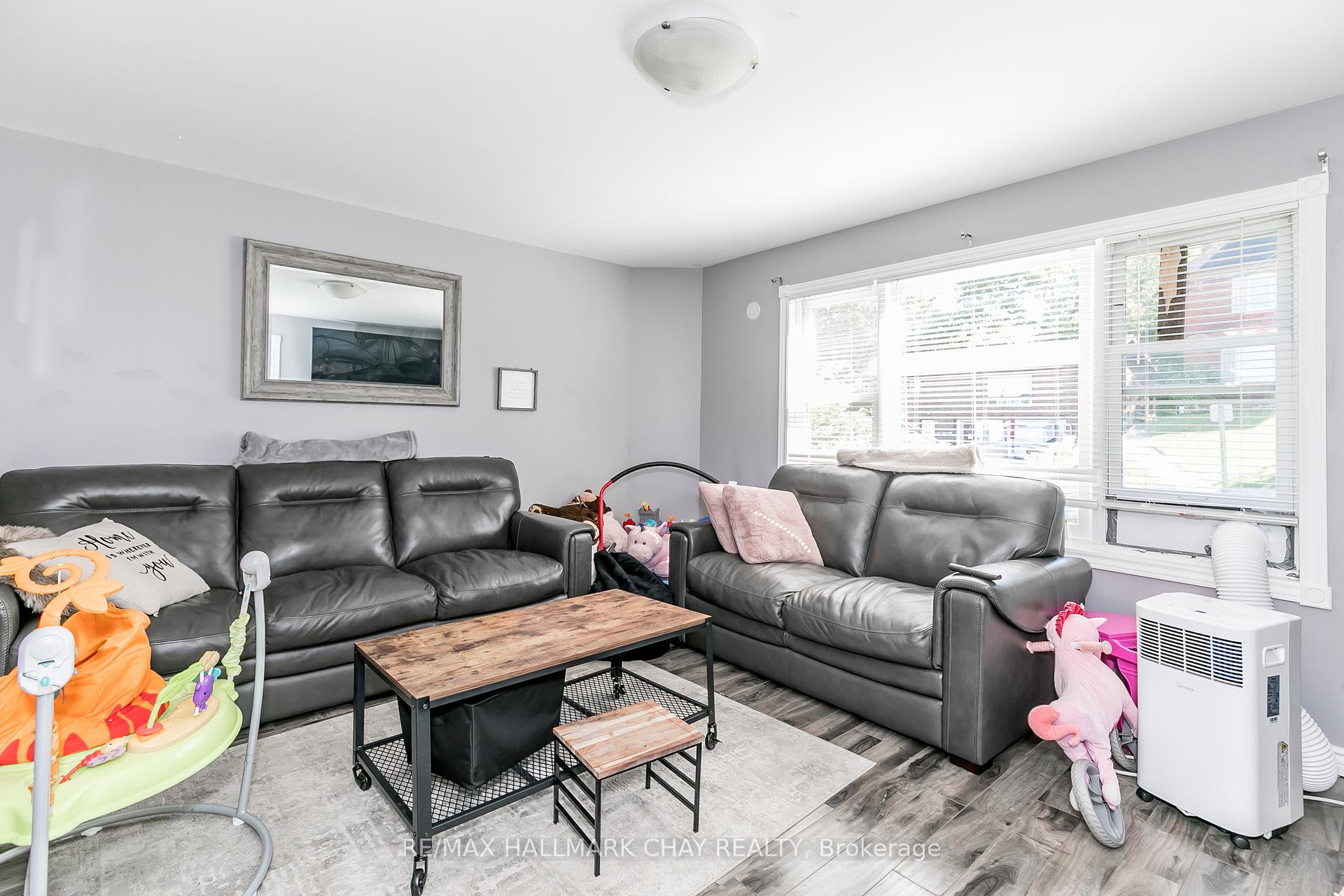 Photo 9 of 226 Queen Street, Midland — HOMEH