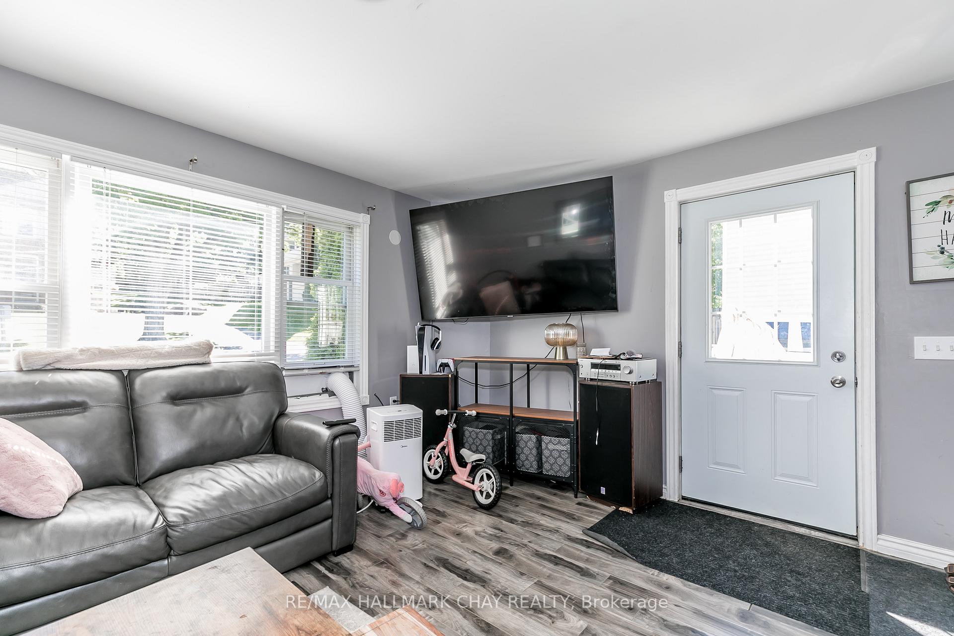 Photo 10 of 226 Queen Street, Midland — HOMEH
