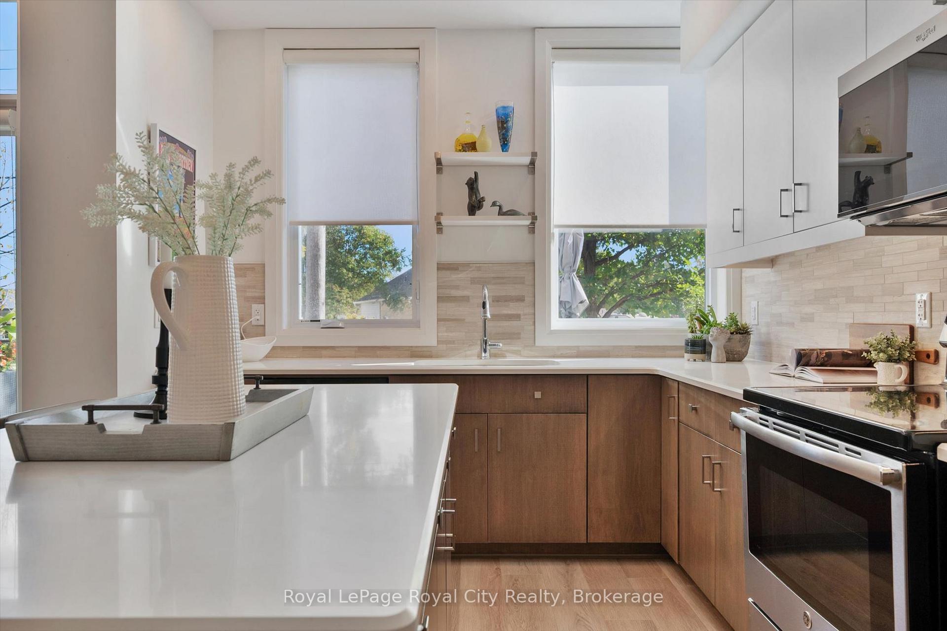 Photo 3 of Unit AT7, 53 Arthur Street S, Guelph, St. Patrick's Ward — HOMEH