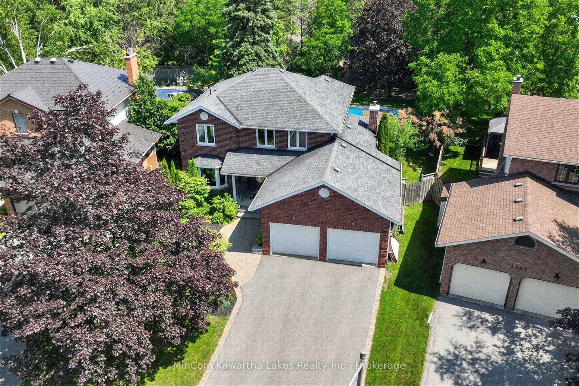 Photo 2 of 1947 Parkwood Circle, Peterborough, Monaghan Ward 2 — HOMEH