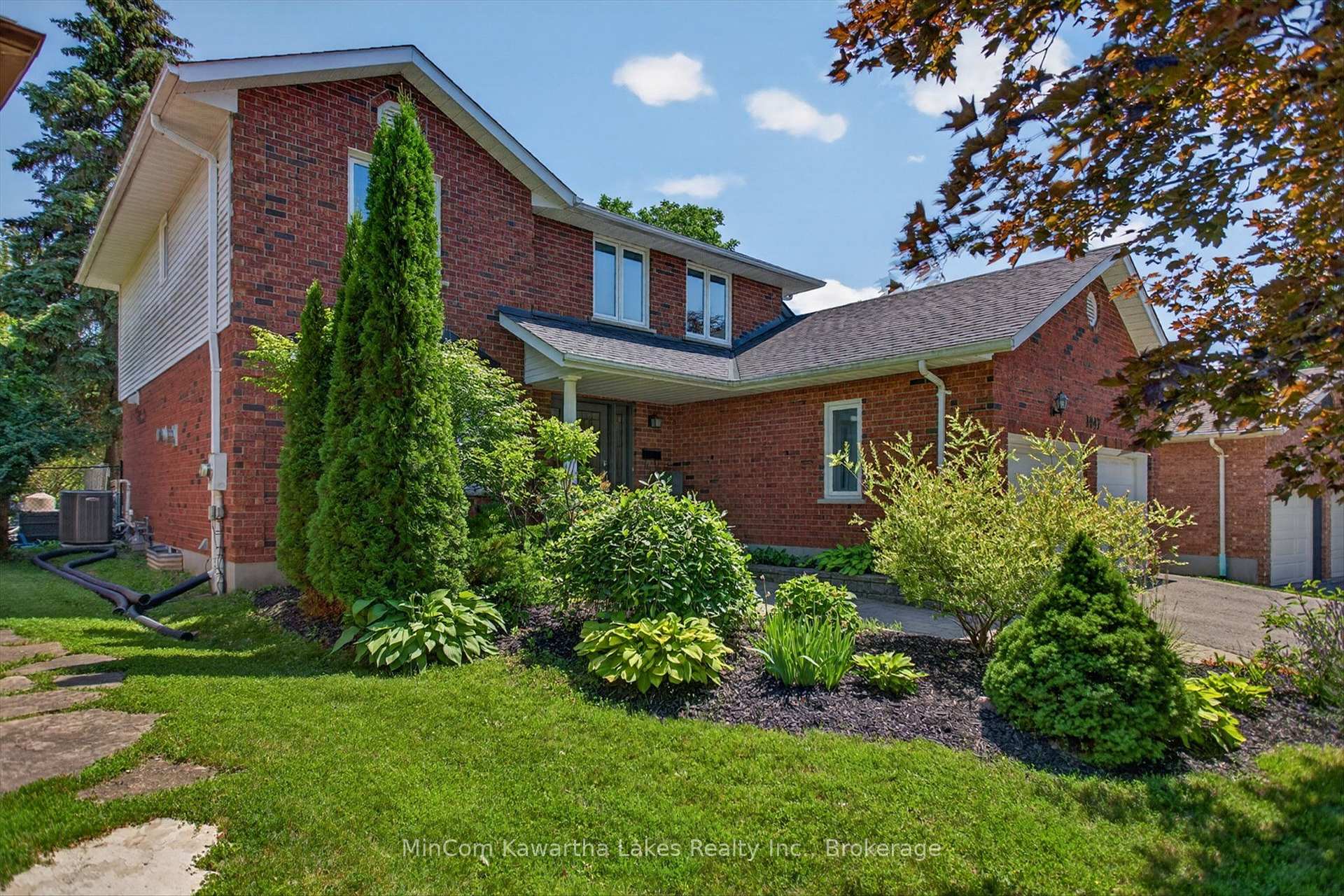 Photo 3 of 1947 Parkwood Circle, Peterborough, Monaghan Ward 2 — HOMEH