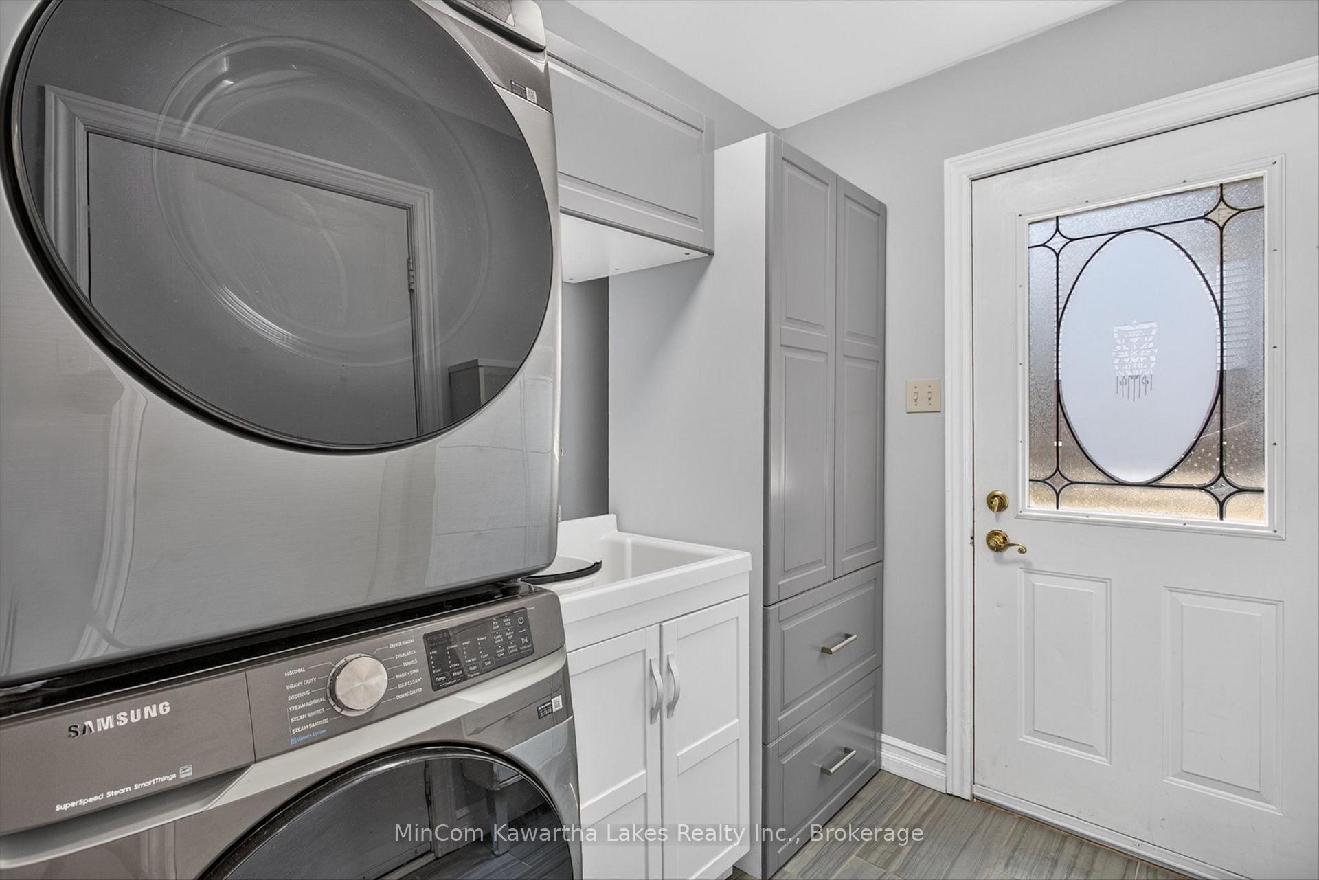 Photo 6 of 1947 Parkwood Circle, Peterborough, Monaghan Ward 2 — HOMEH