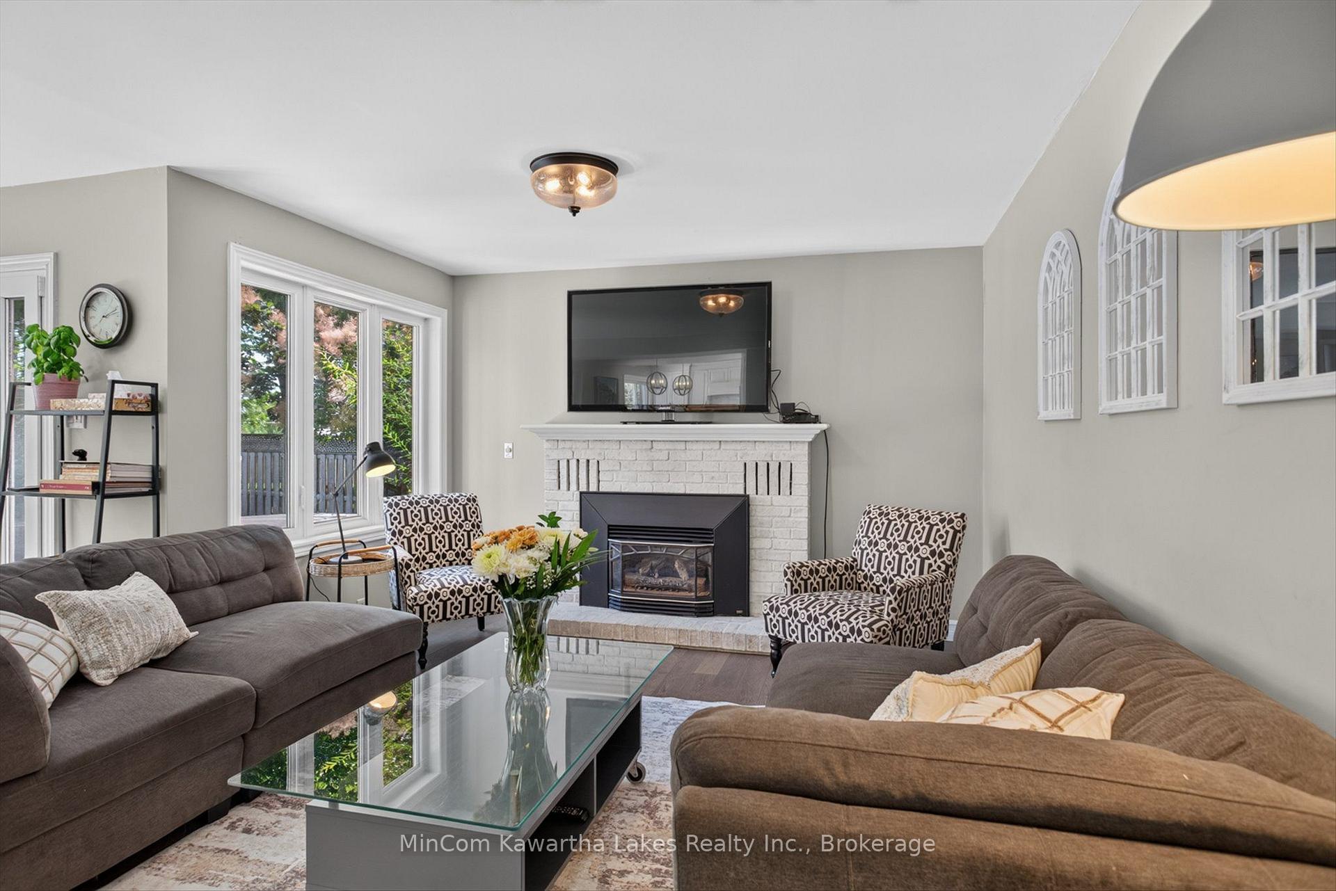 Photo 15 of 1947 Parkwood Circle, Peterborough, Monaghan Ward 2 — HOMEH