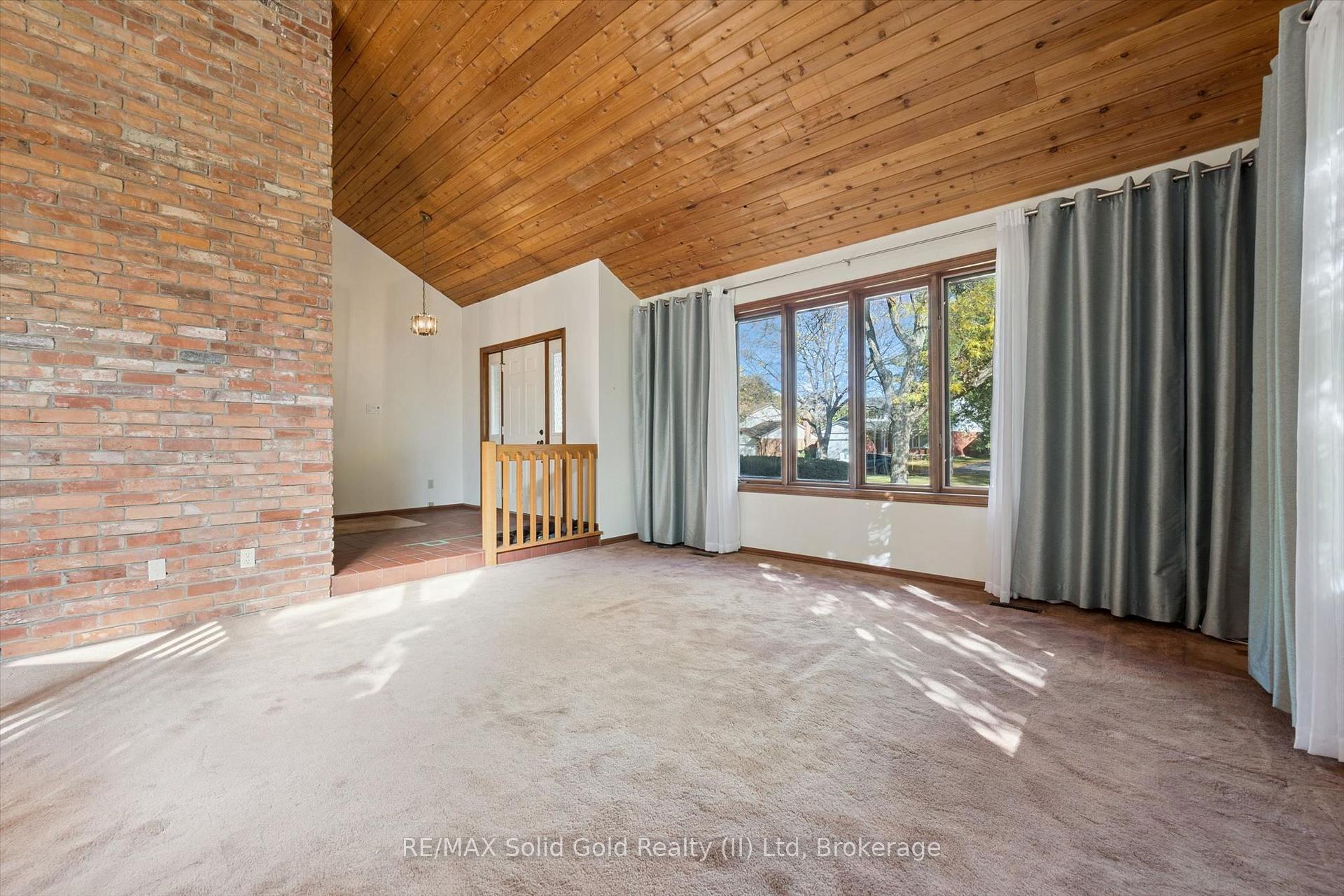 Photo 3 of 118 Ralston Place, Waterloo, Beechwood West — HOMEH