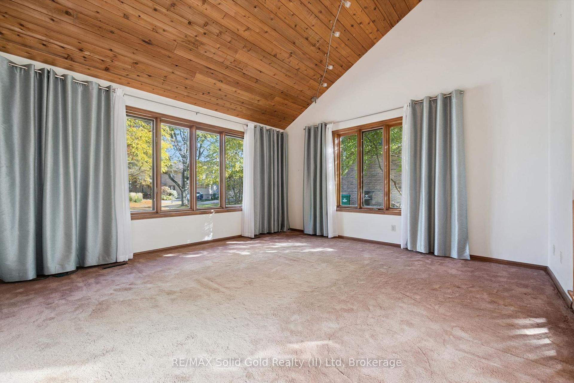 Photo 4 of 118 Ralston Place, Waterloo, Beechwood West — HOMEH
