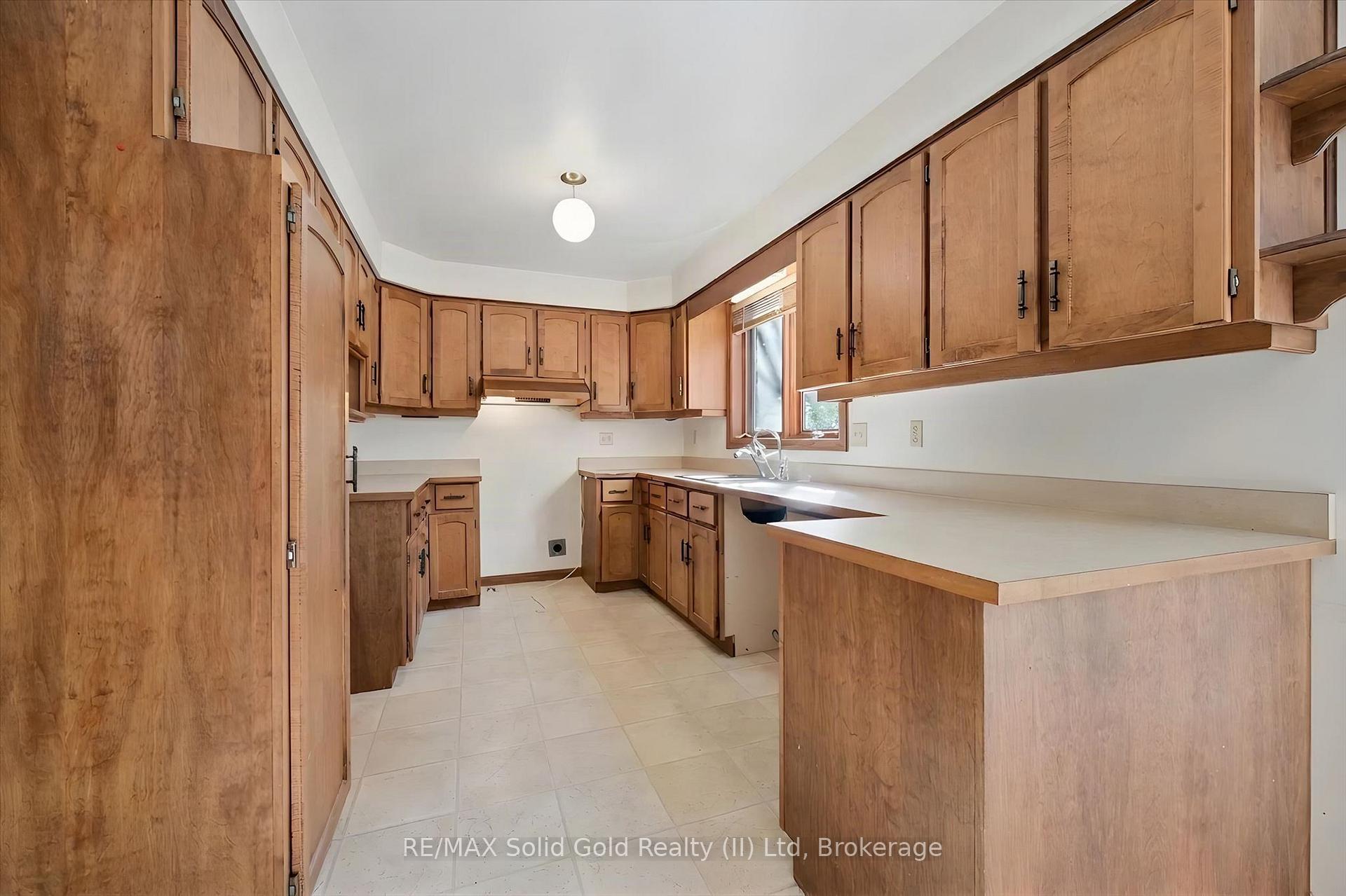 Photo 12 of 118 Ralston Place, Waterloo, Beechwood West — HOMEH