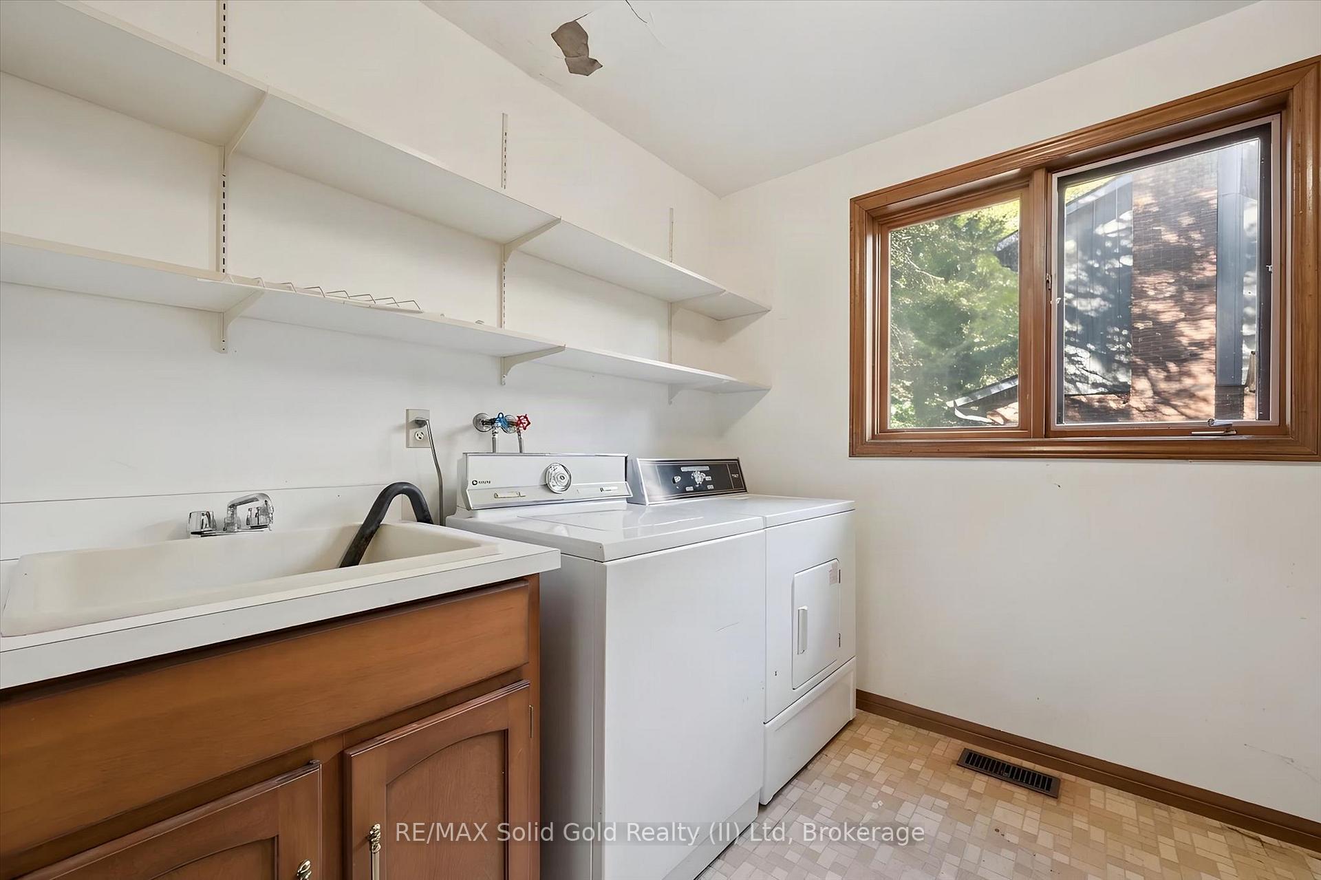Photo 16 of 118 Ralston Place, Waterloo, Beechwood West — HOMEH