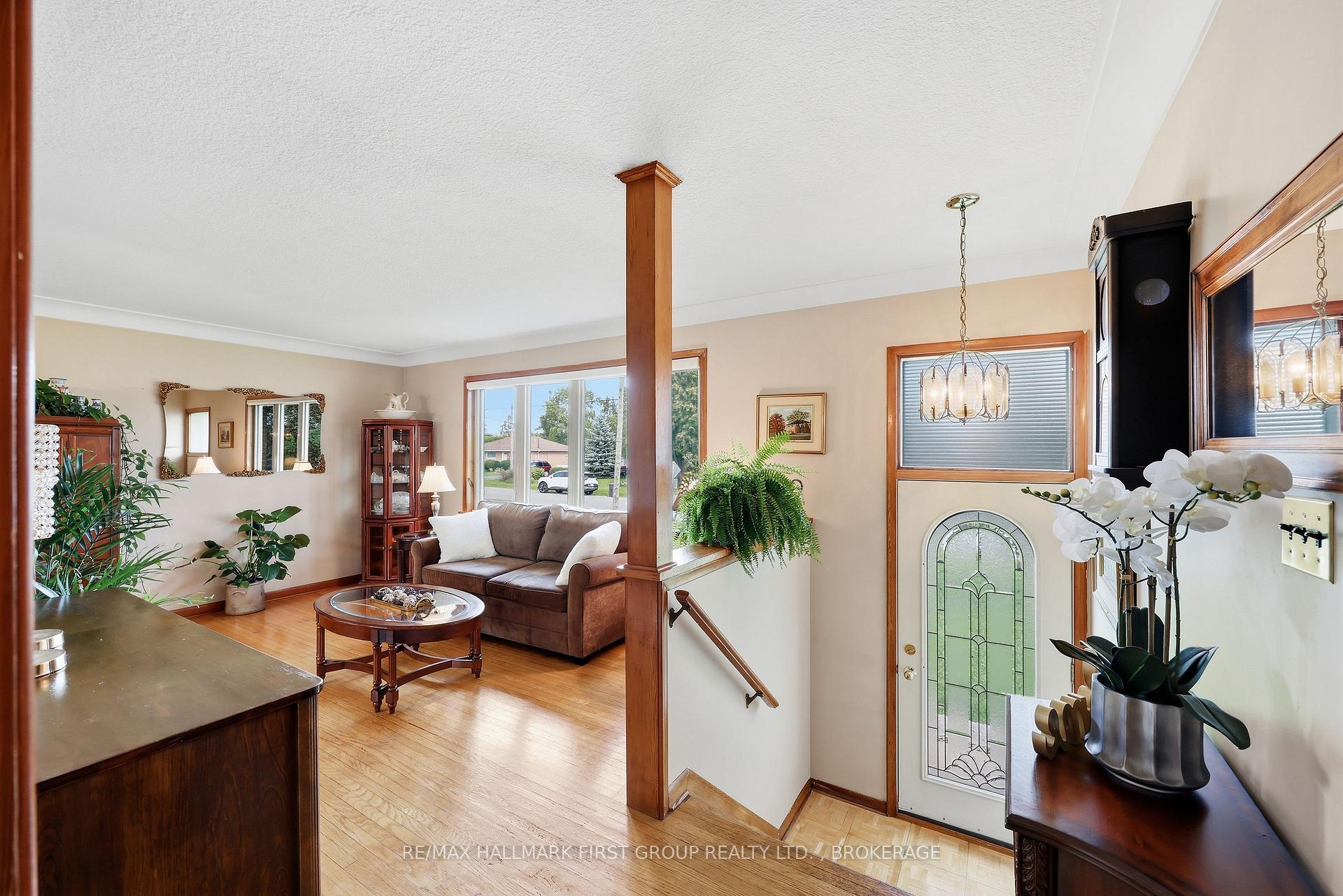 Photo 5 of 1449 Avondale Crescent, Kingston, City Northwest — HOMEH