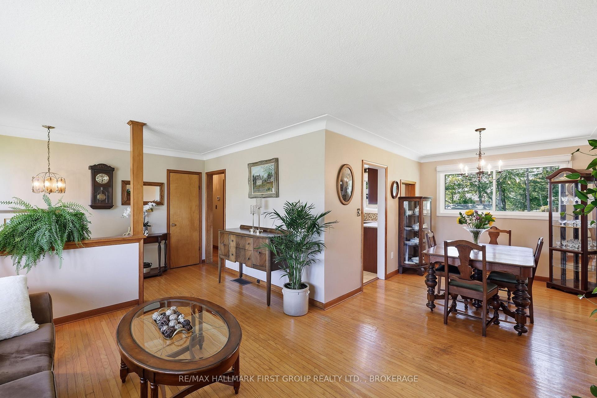 Photo 8 of 1449 Avondale Crescent, Kingston, City Northwest — HOMEH