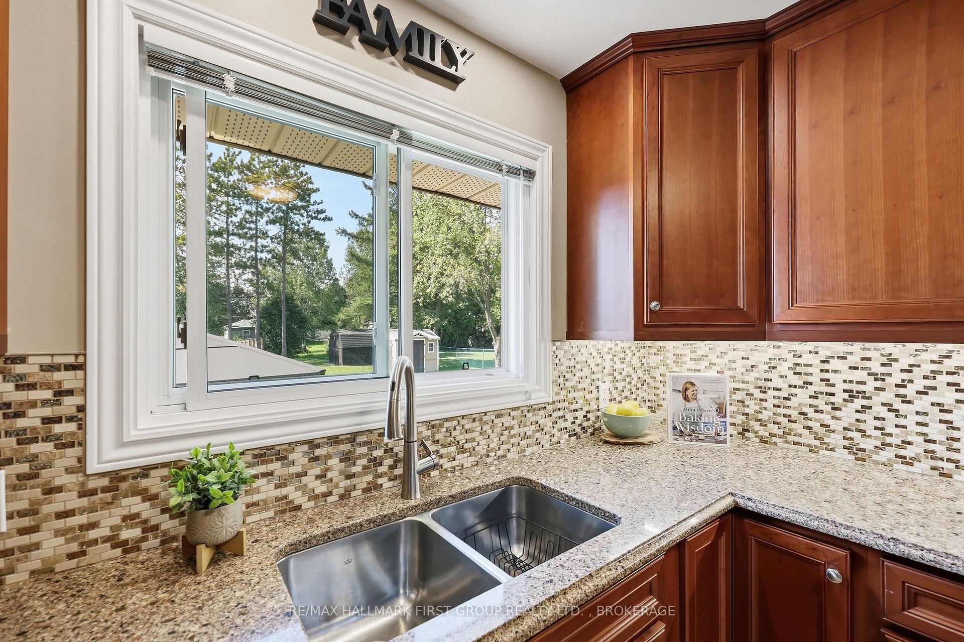 Photo 13 of 1449 Avondale Crescent, Kingston, City Northwest — HOMEH