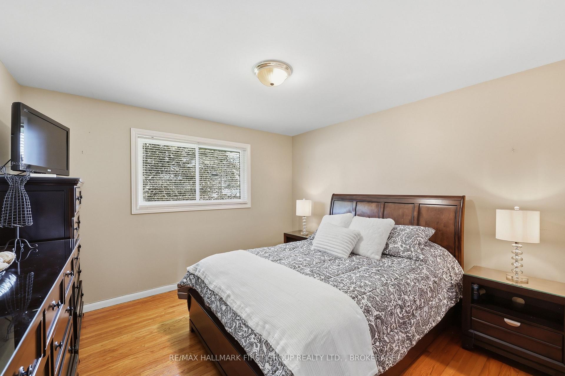 Photo 16 of 1449 Avondale Crescent, Kingston, City Northwest — HOMEH