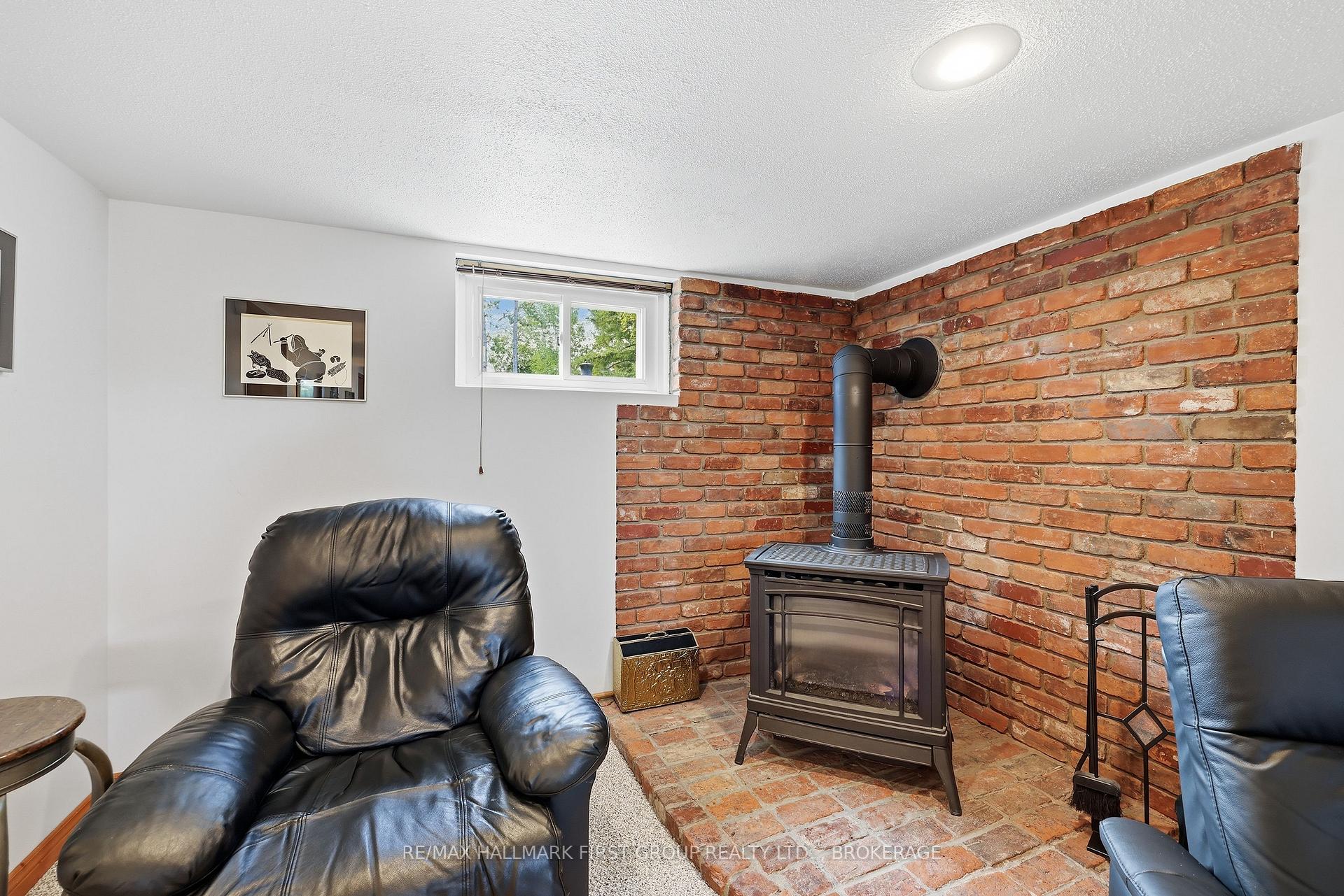 Photo 32 of 1449 Avondale Crescent, Kingston, City Northwest — HOMEH