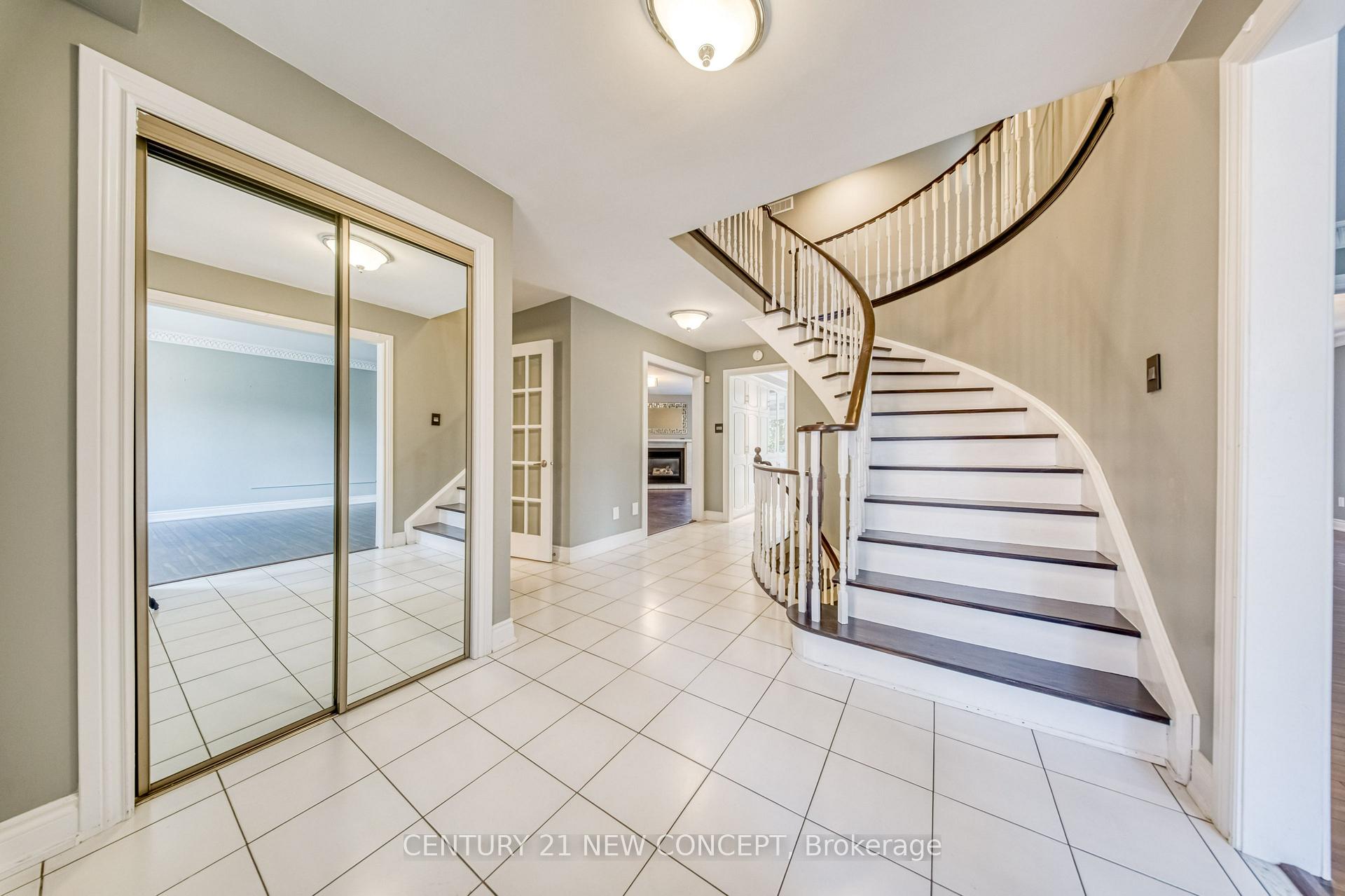 Photo 2 of 528 Belview Avenue, Vaughan, East Woodbridge — HOMEH