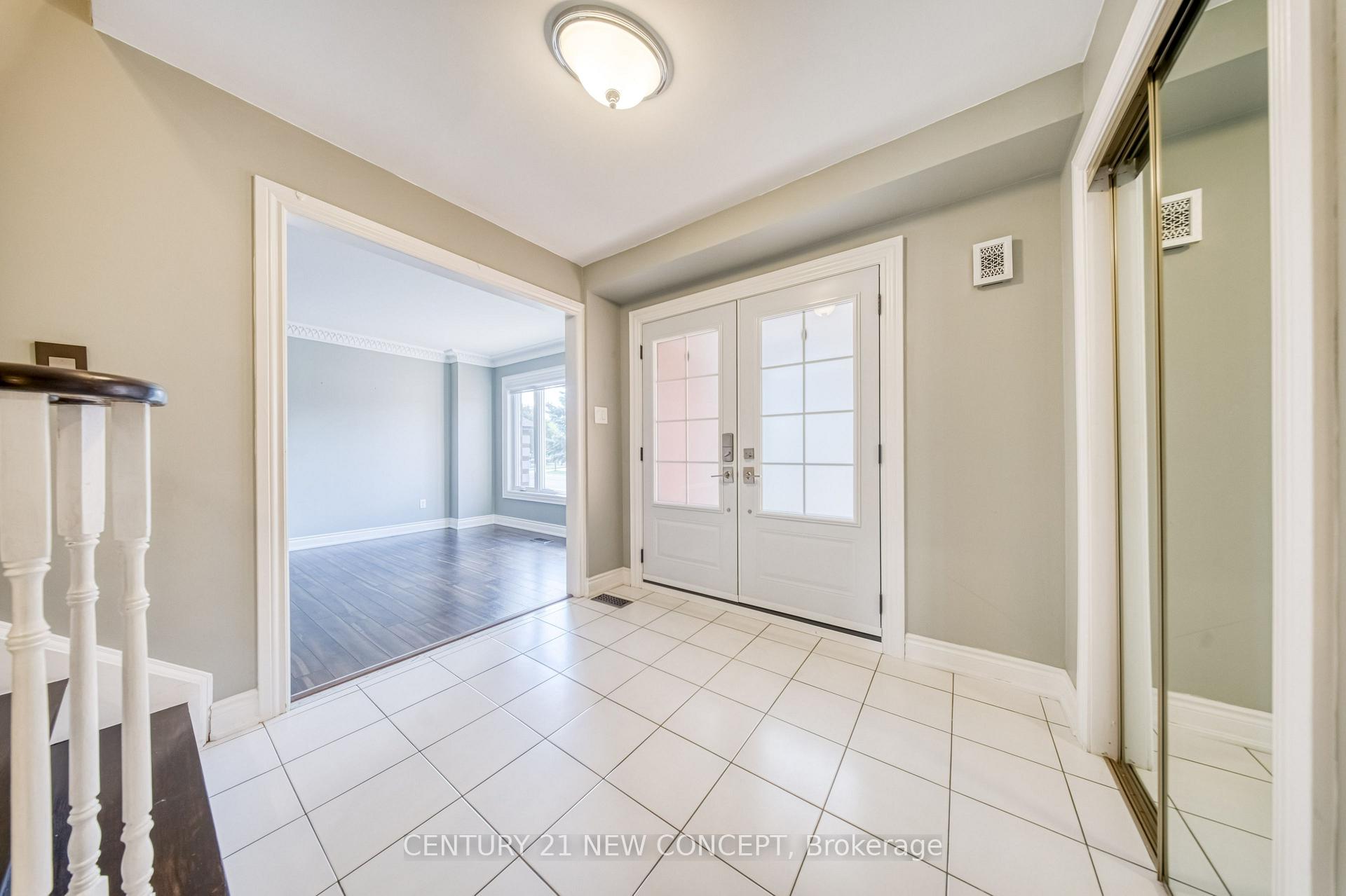 Photo 3 of 528 Belview Avenue, Vaughan, East Woodbridge — HOMEH