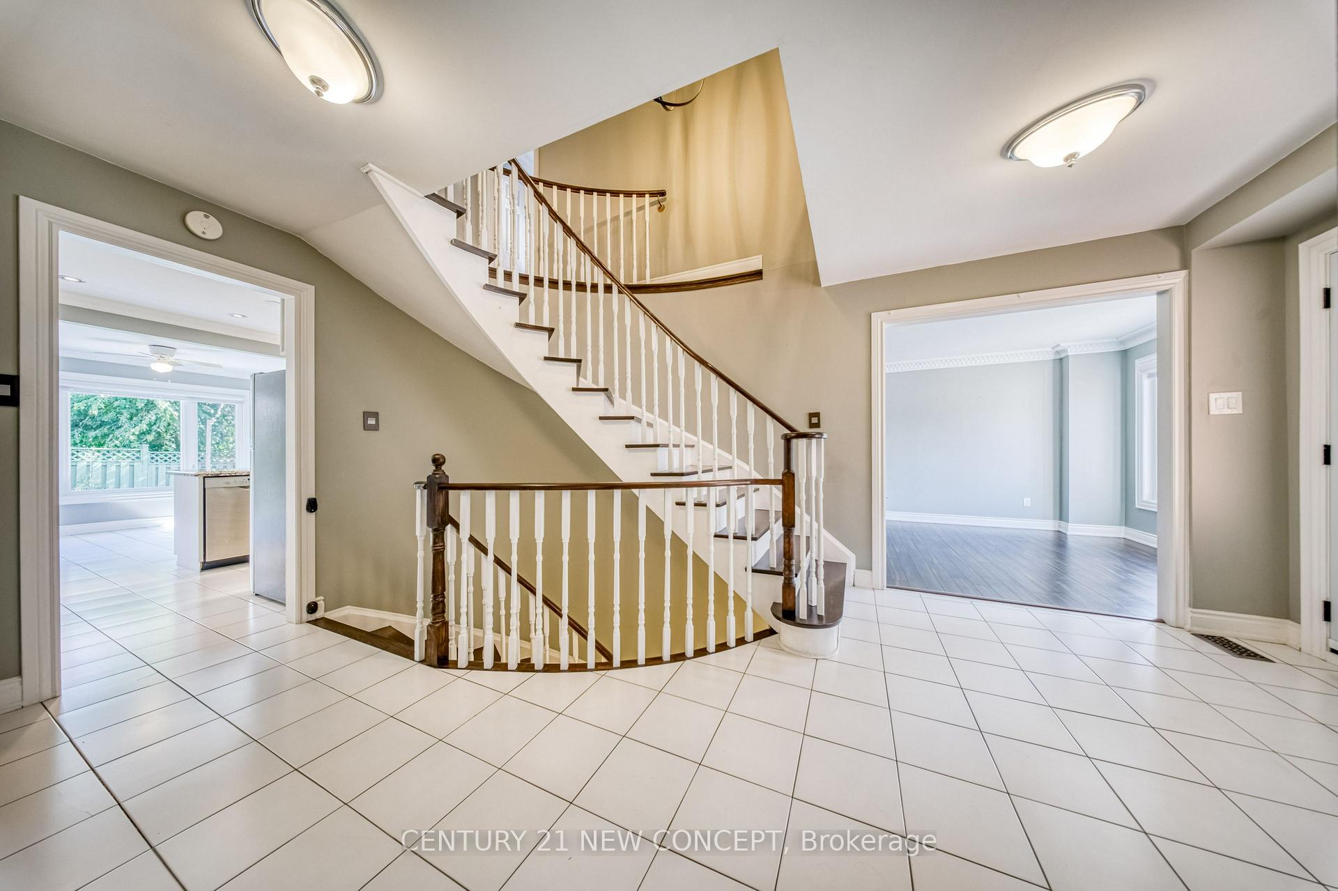 Photo 4 of 528 Belview Avenue, Vaughan, East Woodbridge — HOMEH