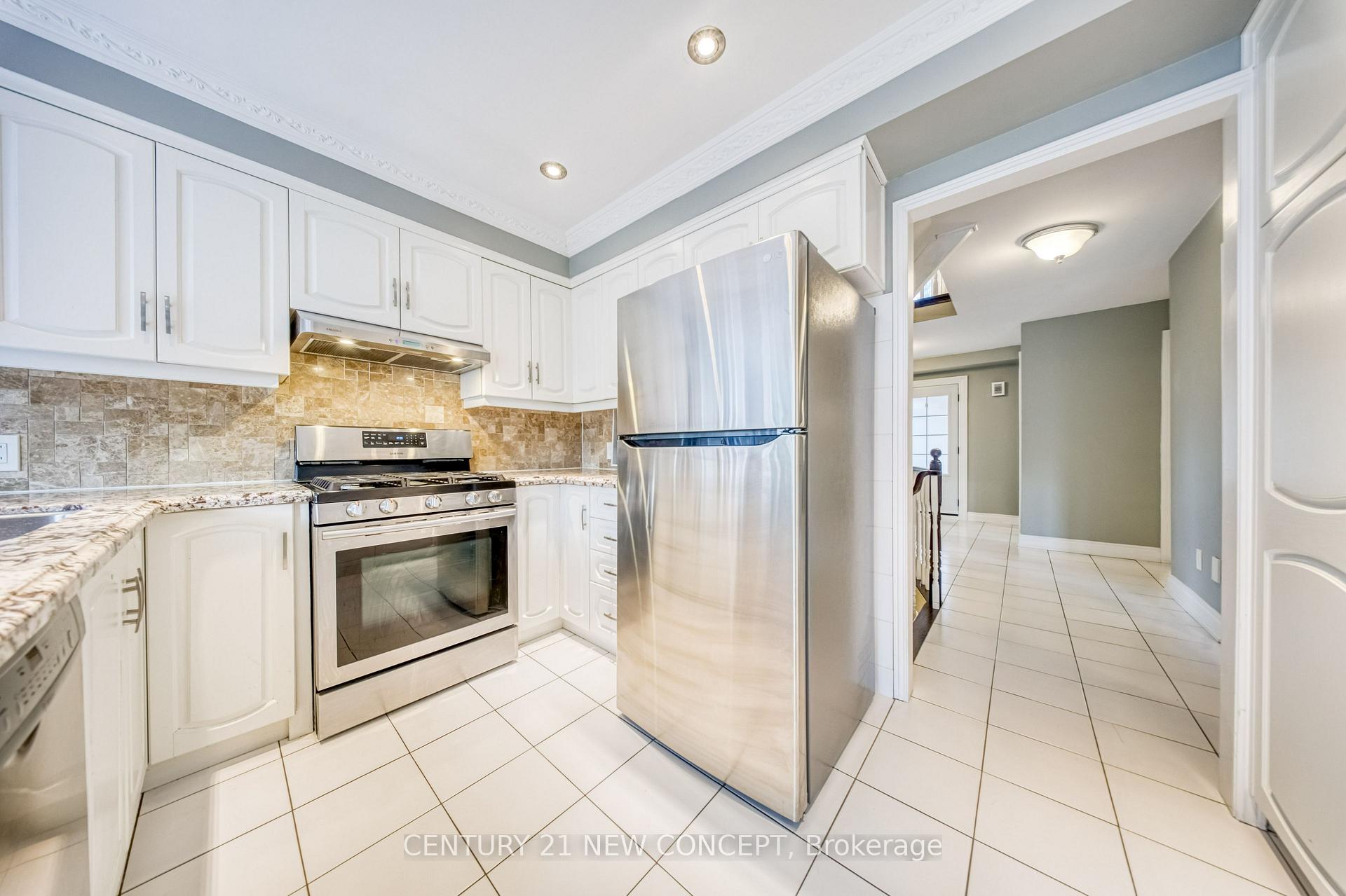 Photo 12 of 528 Belview Avenue, Vaughan, East Woodbridge — HOMEH
