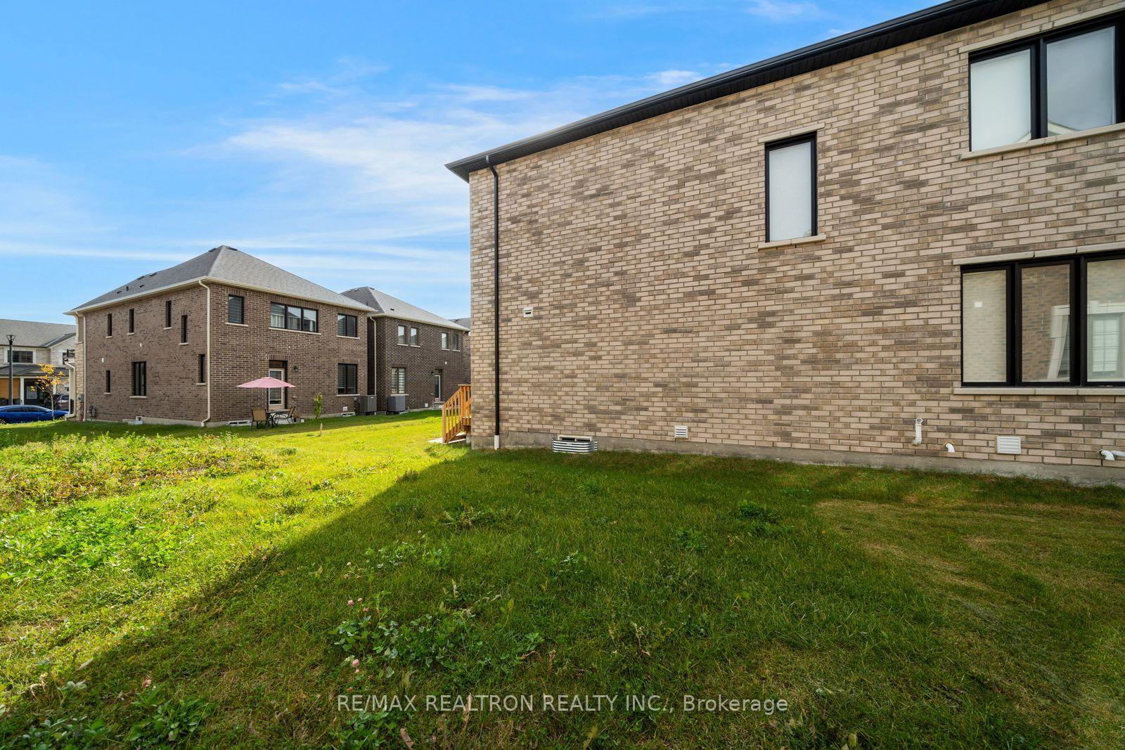 Photo 4 of 1570 Scarlett Trail, Pickering, Rural Pickering — HOMEH