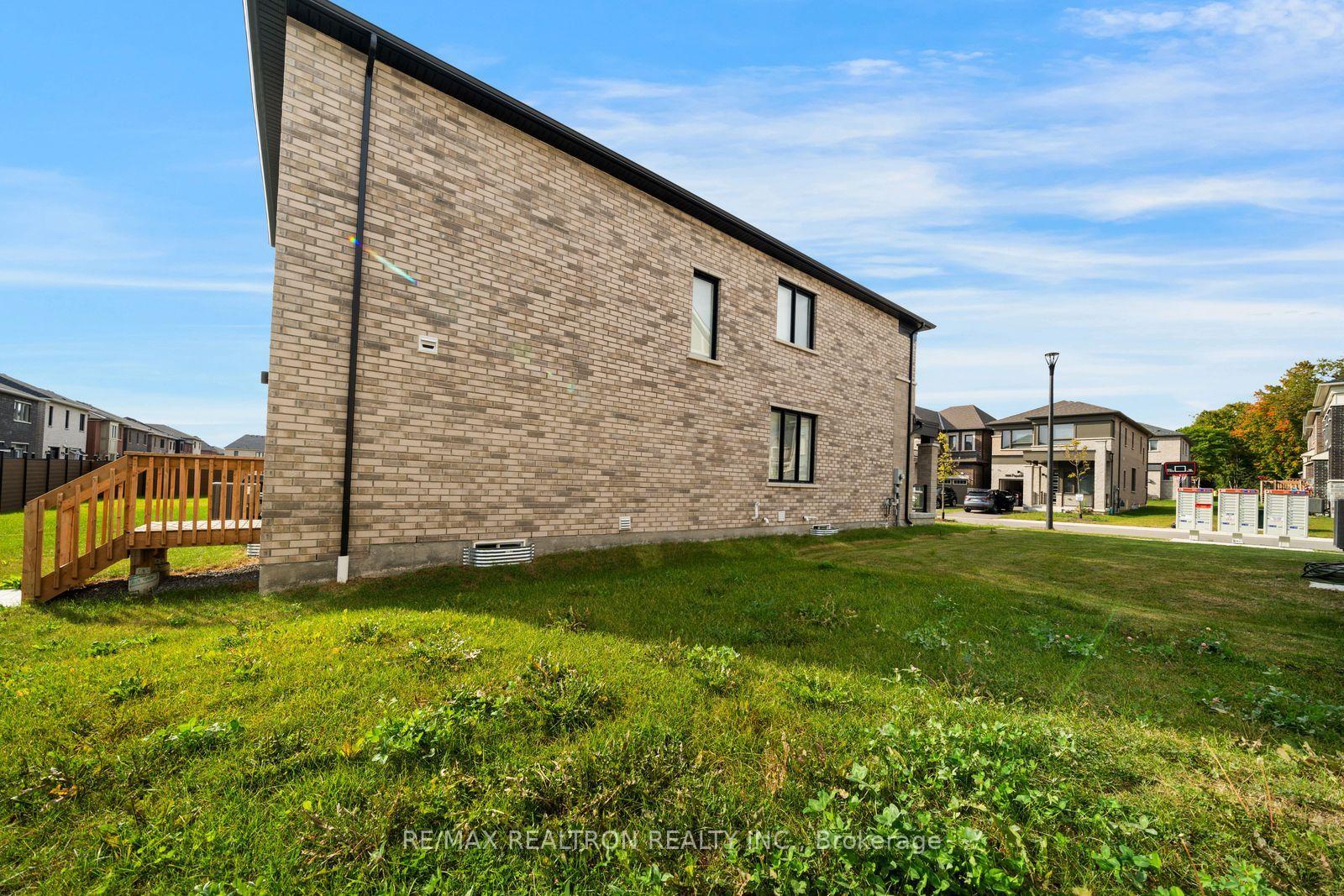 Photo 5 of 1570 Scarlett Trail, Pickering, Rural Pickering — HOMEH