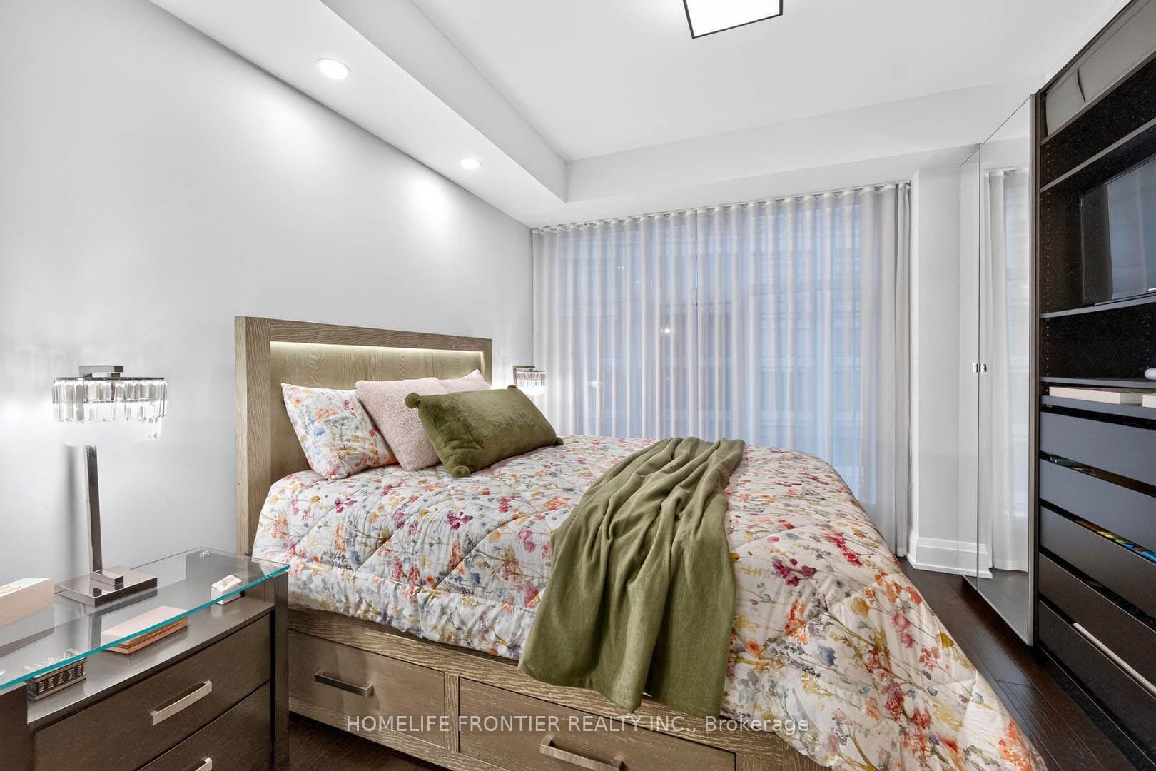 Photo 11 of Unit 706, 2 Old Mill Drive, Toronto, High Park-Swansea — HOMEH