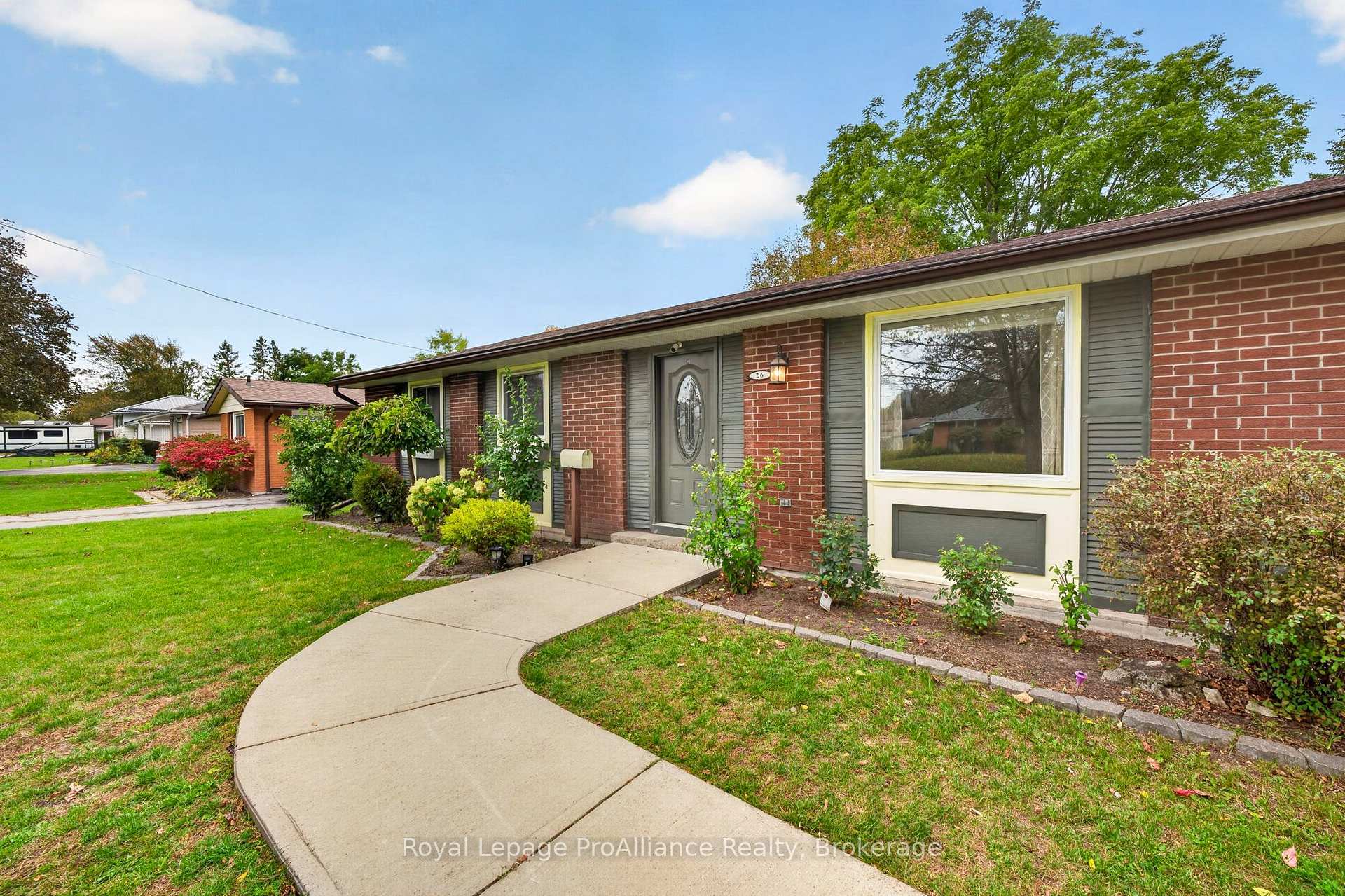 Photo 2 of 26 Lexington Crescent, Belleville, Belleville Ward — HOMEH