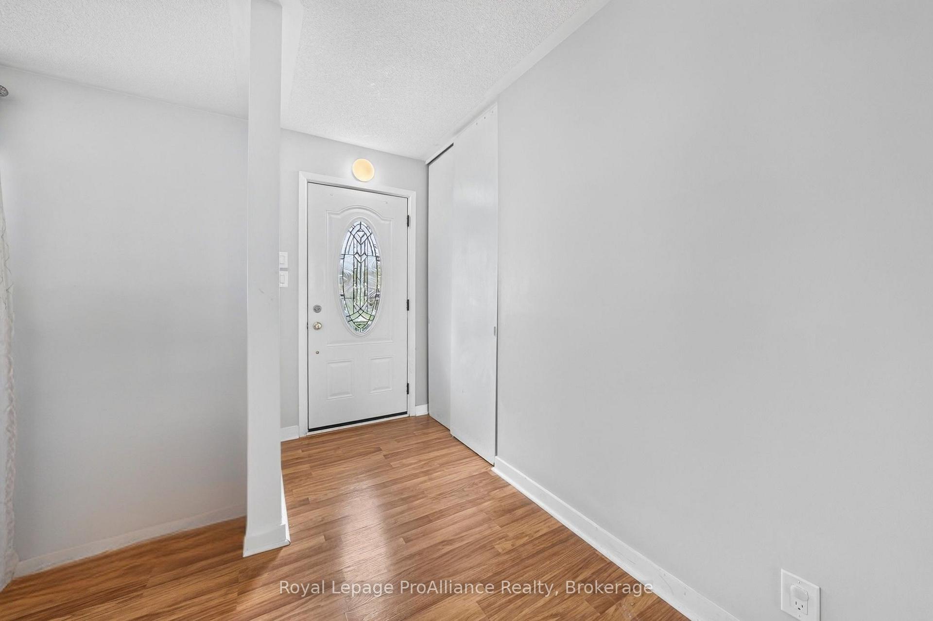 Photo 3 of 26 Lexington Crescent, Belleville, Belleville Ward — HOMEH