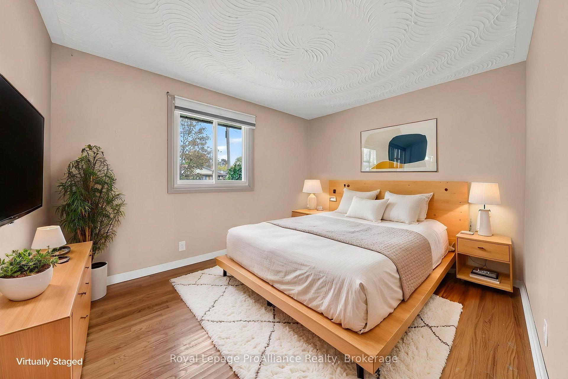 Photo 11 of 26 Lexington Crescent, Belleville, Belleville Ward — HOMEH