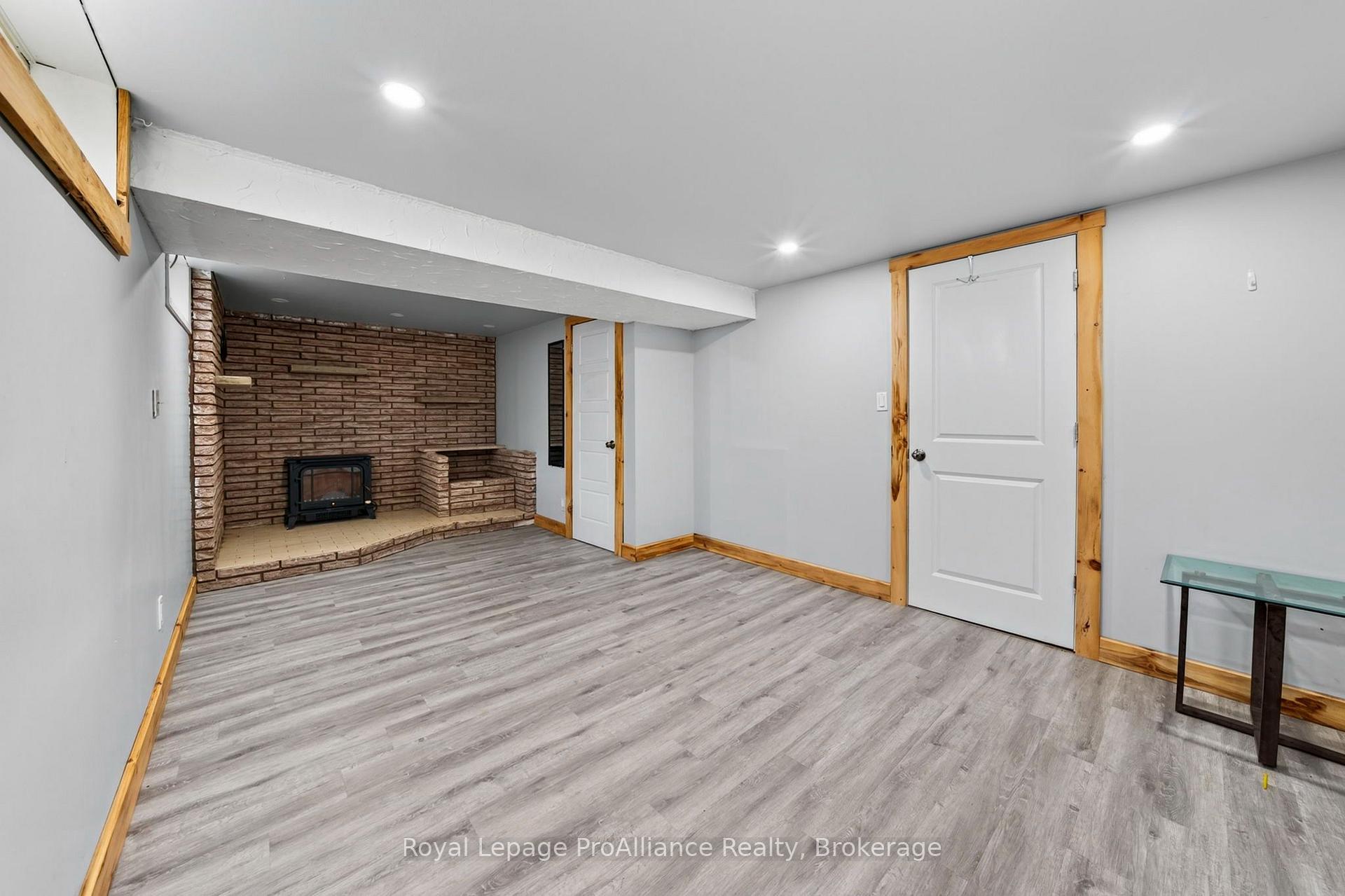 Photo 24 of 26 Lexington Crescent, Belleville, Belleville Ward — HOMEH