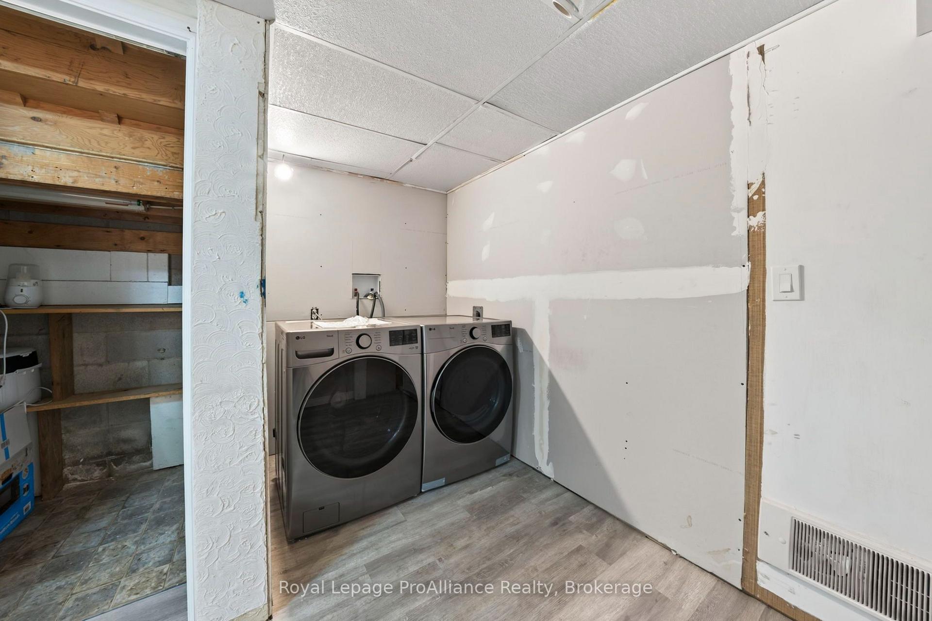 Photo 29 of 26 Lexington Crescent, Belleville, Belleville Ward — HOMEH