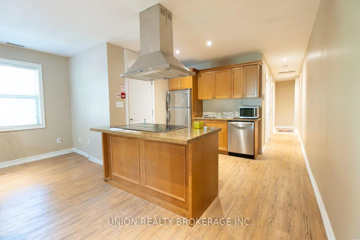 Photo 2 of Unit 9, 85 Beech Avenue, Toronto, The Beaches — HOMEH