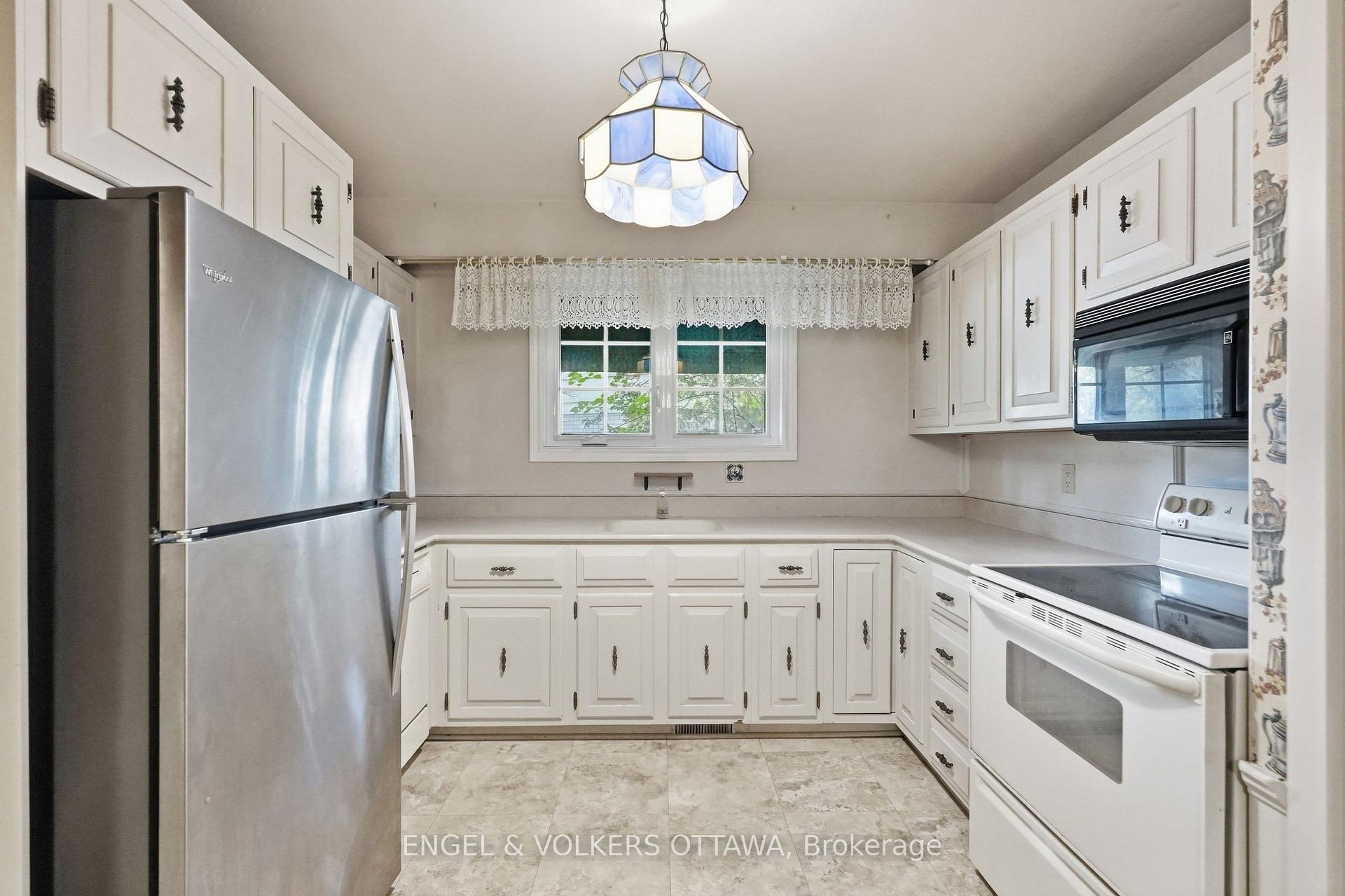 Photo 14 of 1837 Ferncroft Crescent, Ottawa, Guildwood Estates - Urbandale Acres — HOMEH