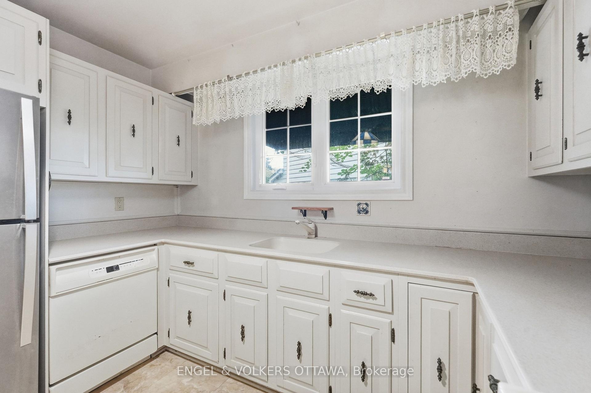 Photo 16 of 1837 Ferncroft Crescent, Ottawa, Guildwood Estates - Urbandale Acres — HOMEH