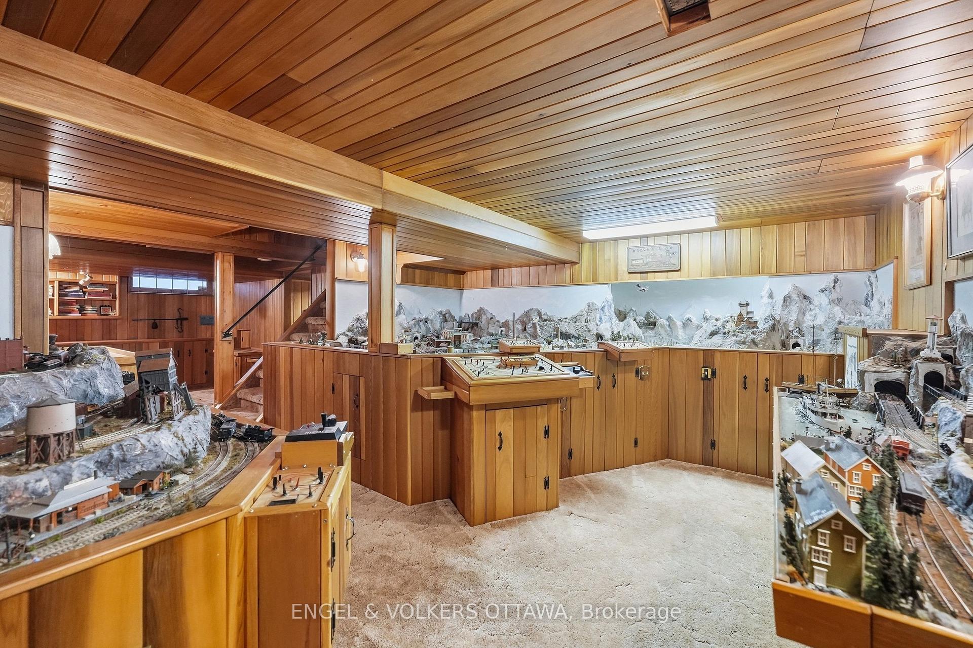 Photo 33 of 1837 Ferncroft Crescent, Ottawa, Guildwood Estates - Urbandale Acres — HOMEH