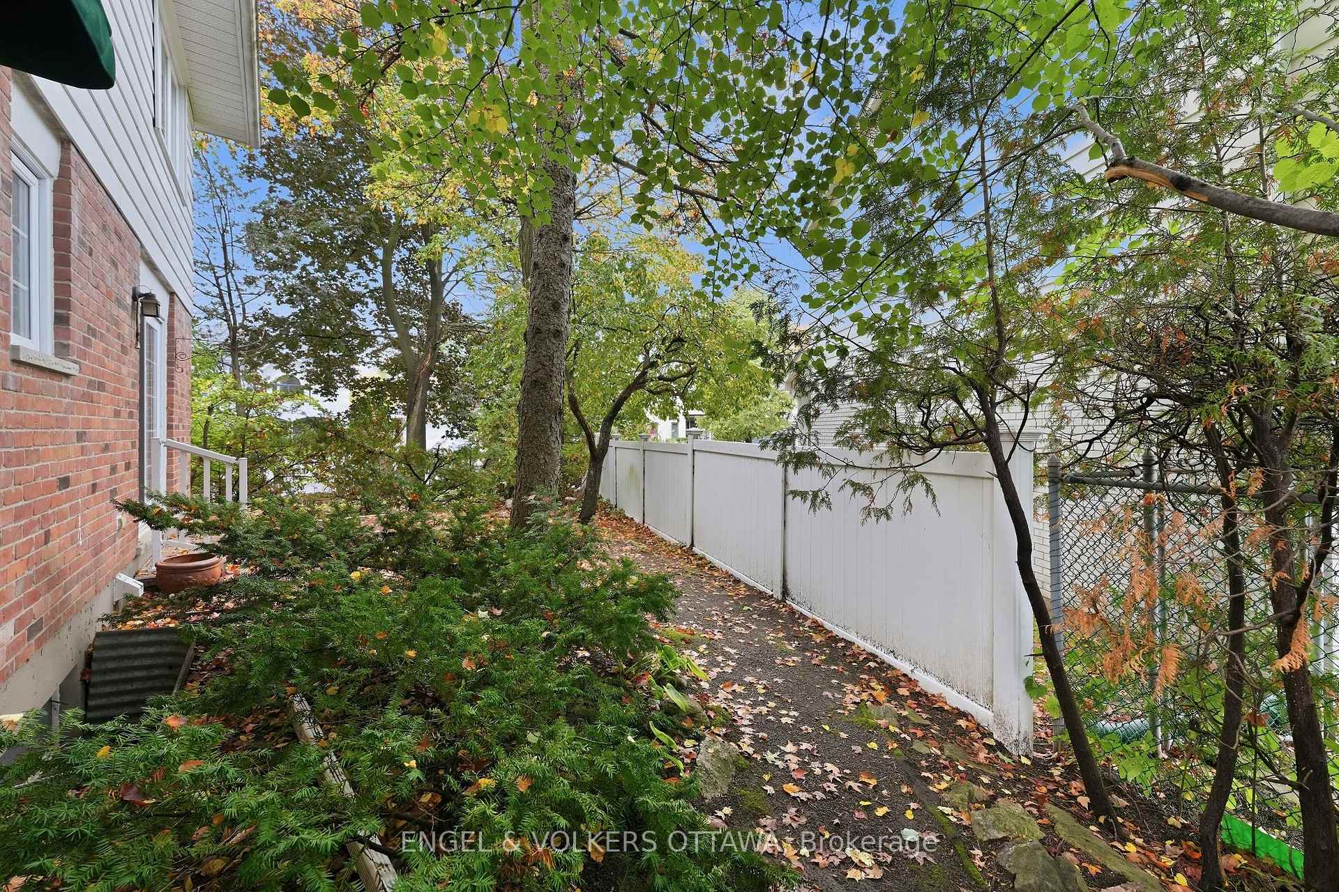 Photo 38 of 1837 Ferncroft Crescent, Ottawa, Guildwood Estates - Urbandale Acres — HOMEH
