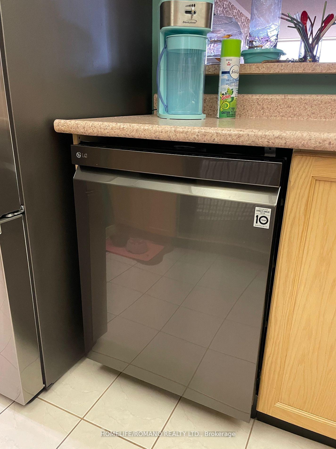 Photo 10 of Unit 506, 495 Highway 8, Hamilton, Stoney Creek — HOMEH