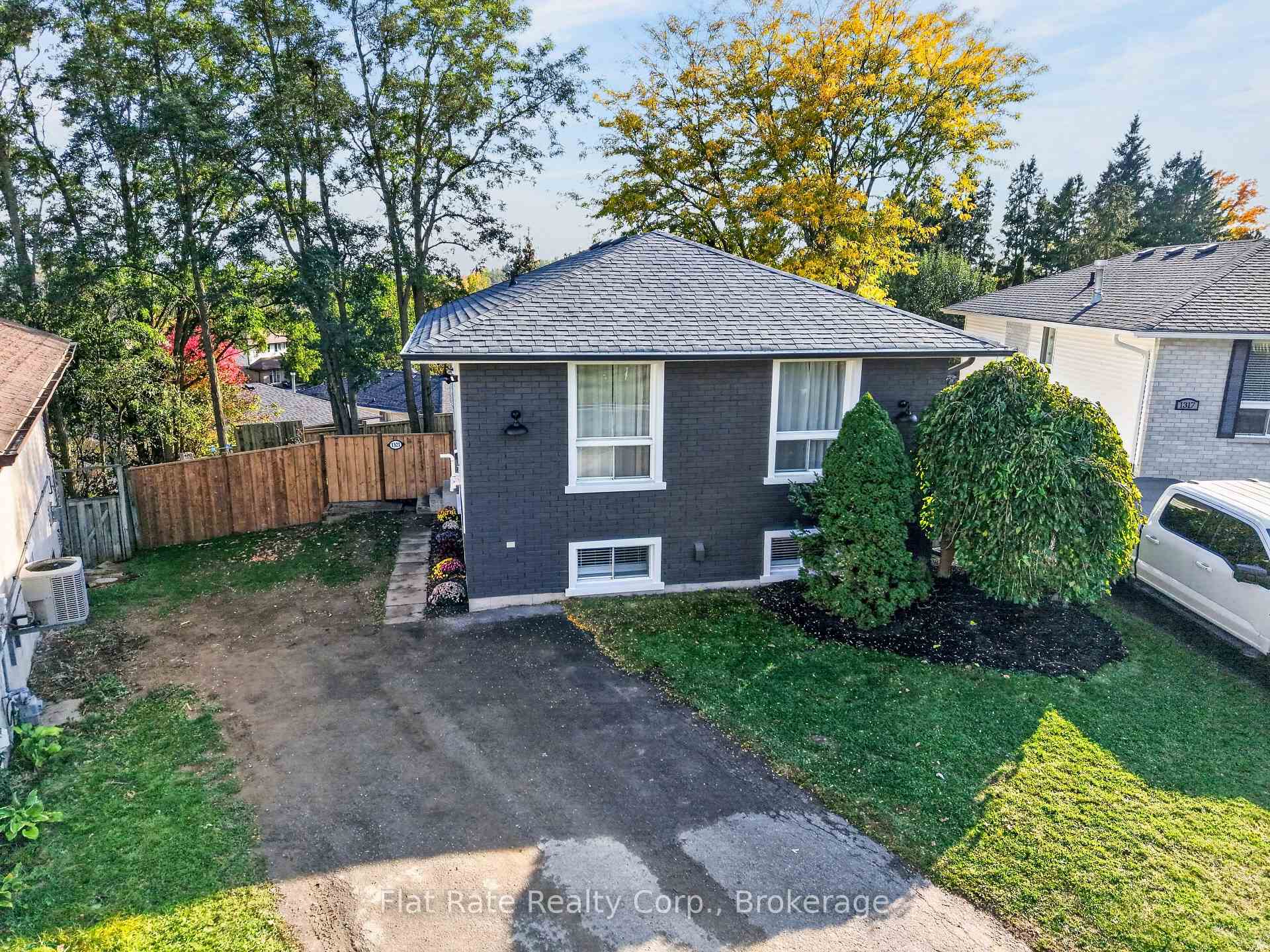 Photo 1 of 1321 Tudor Crescent, Peterborough, Ashburnham Ward 4 — HOMEH