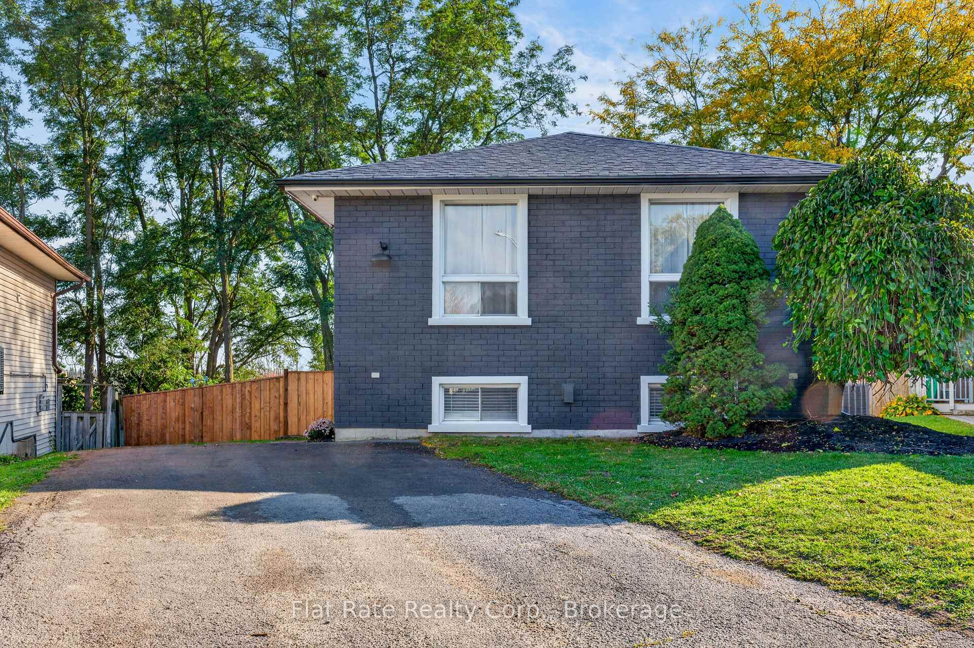 Photo 2 of 1321 Tudor Crescent, Peterborough, Ashburnham Ward 4 — HOMEH