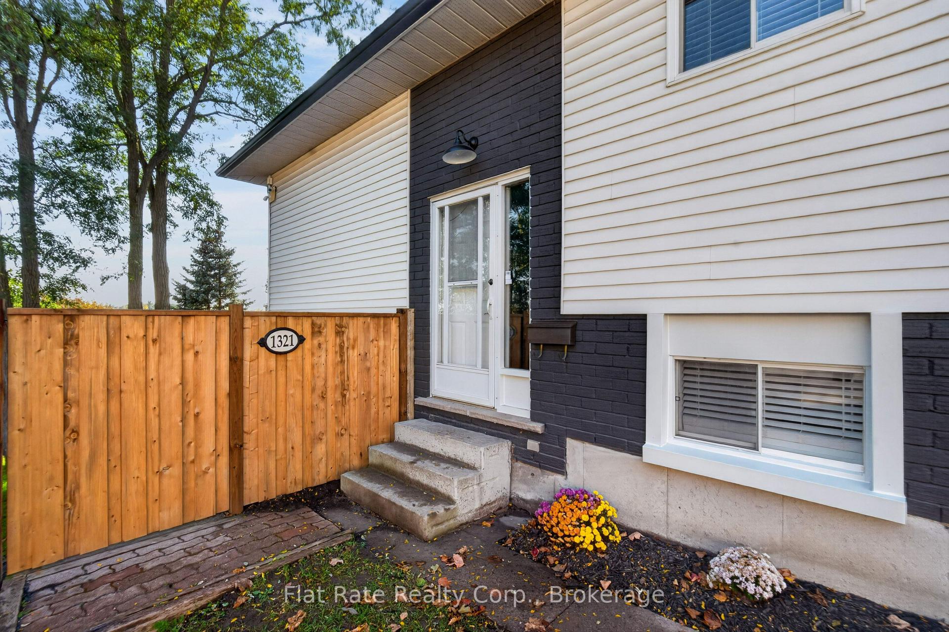 Photo 3 of 1321 Tudor Crescent, Peterborough, Ashburnham Ward 4 — HOMEH
