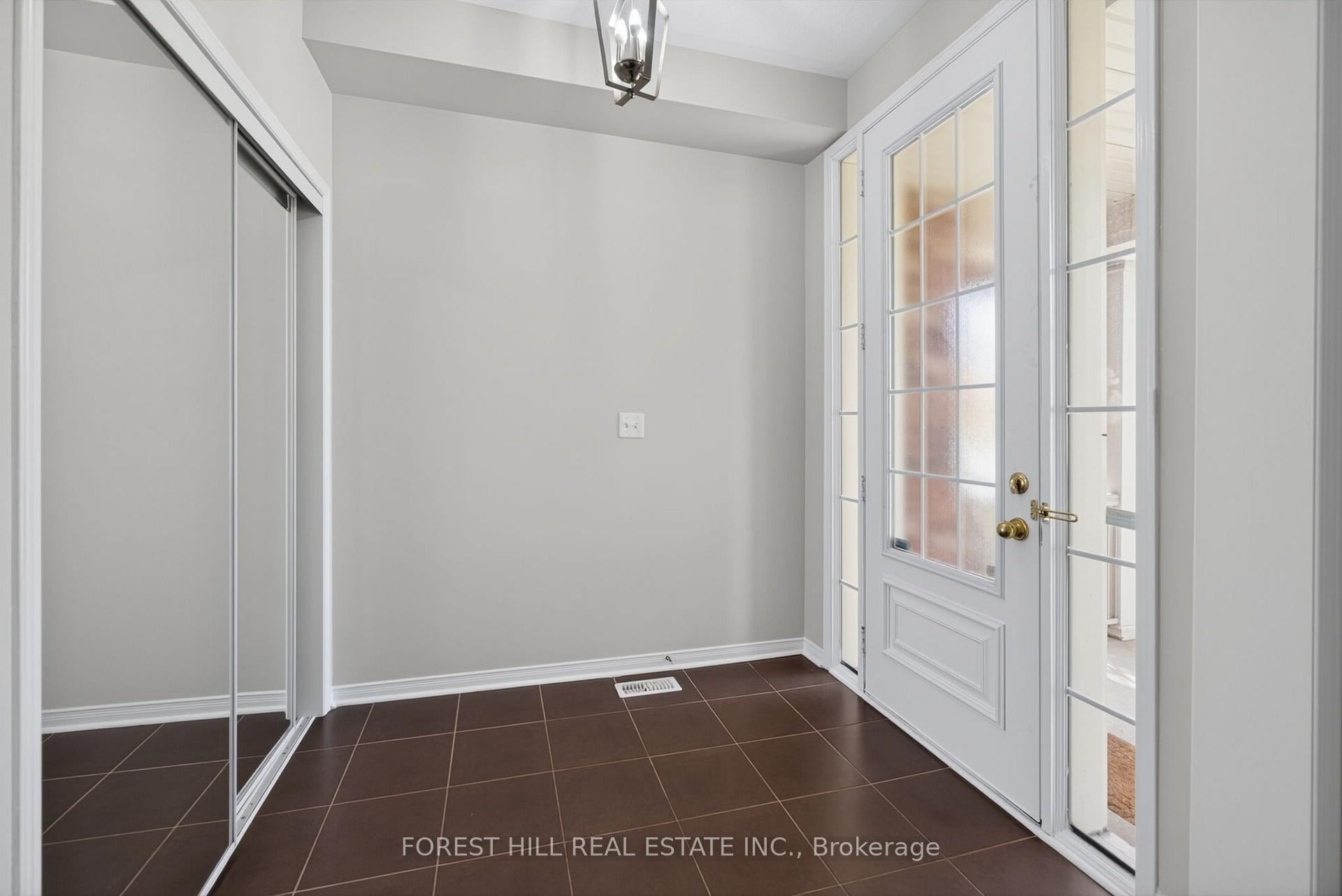 Photo 2 of 2537 Postmaster Drive, Oakville, Westmount — HOMEH