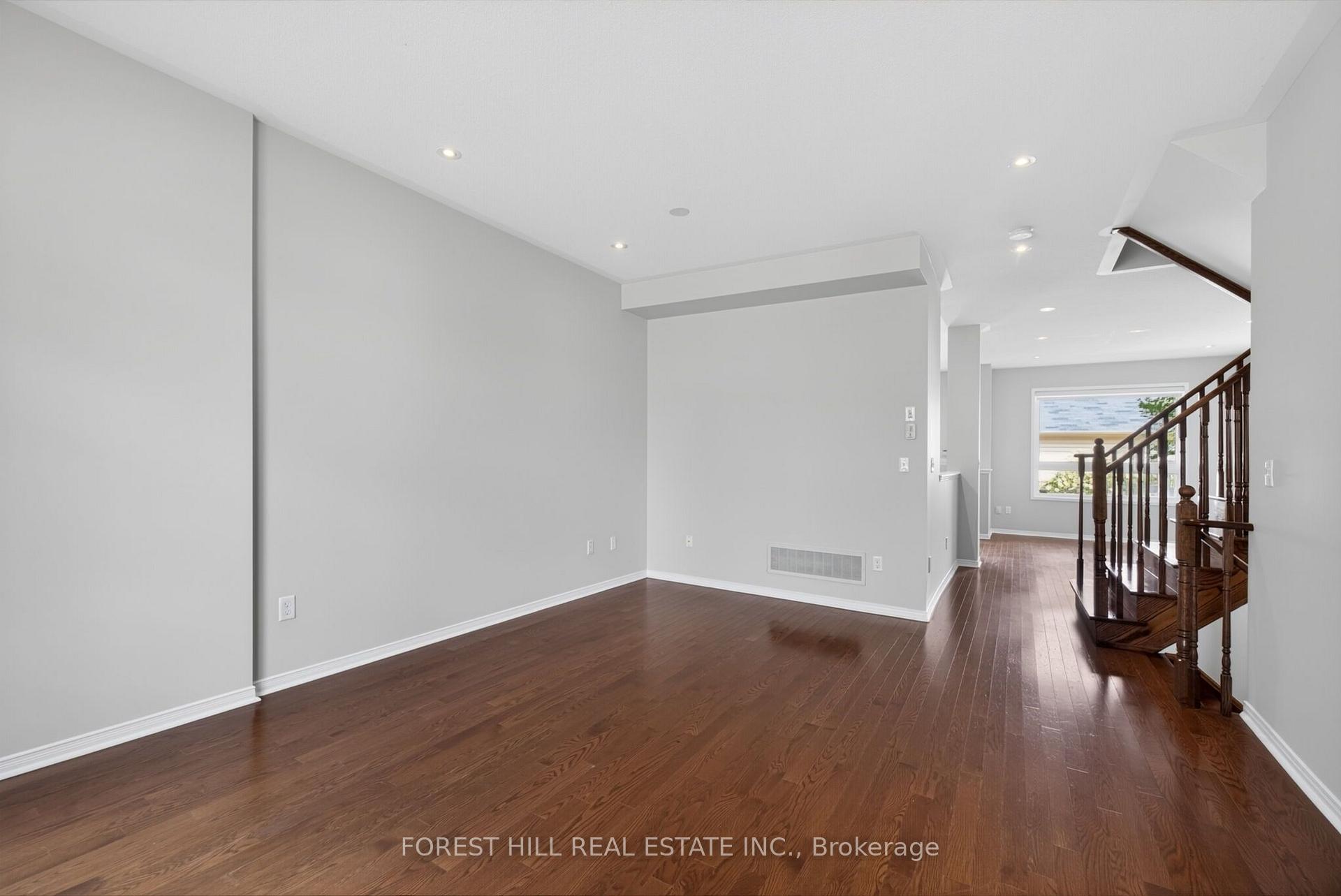 Photo 3 of 2537 Postmaster Drive, Oakville, Westmount — HOMEH
