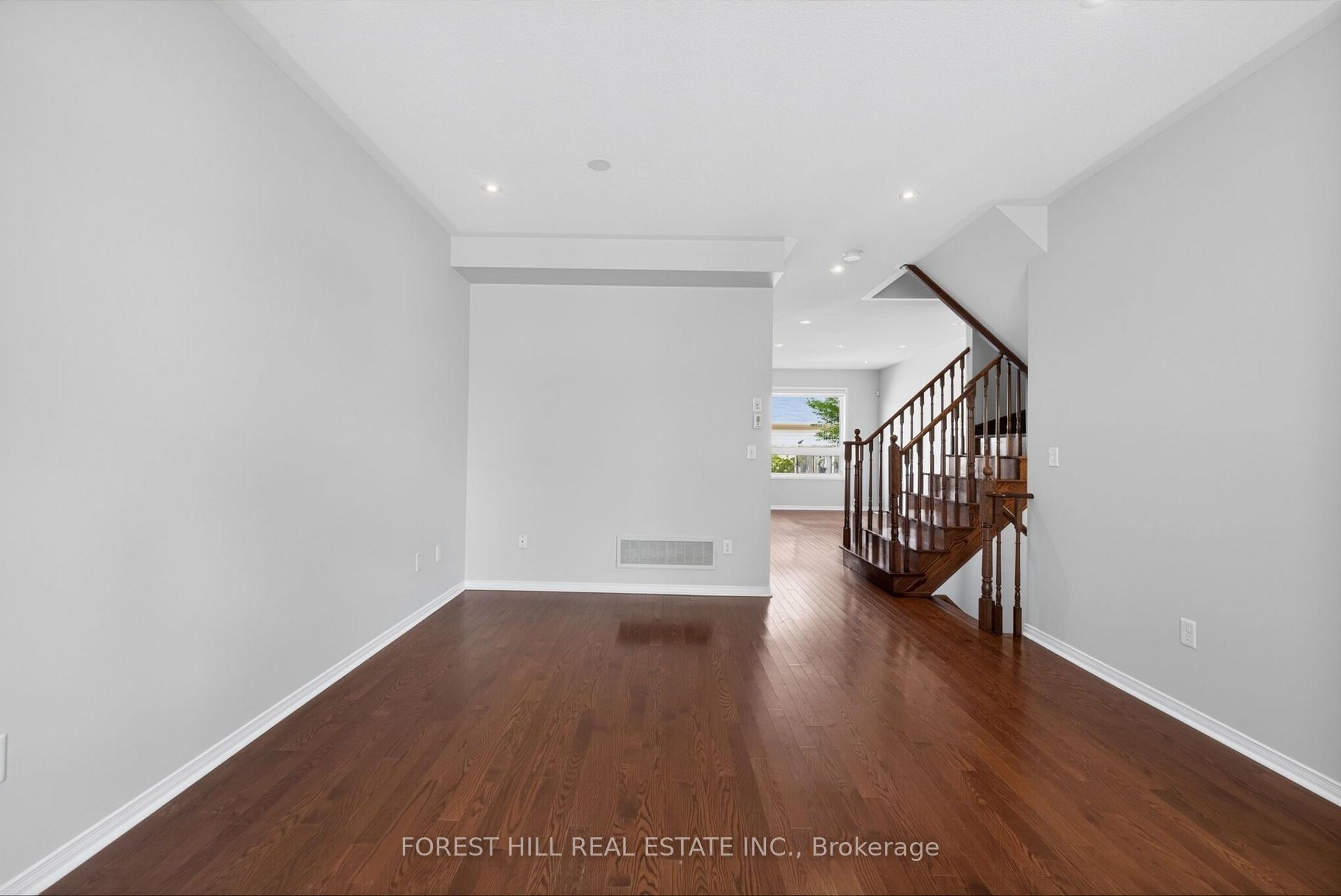 Photo 4 of 2537 Postmaster Drive, Oakville, Westmount — HOMEH