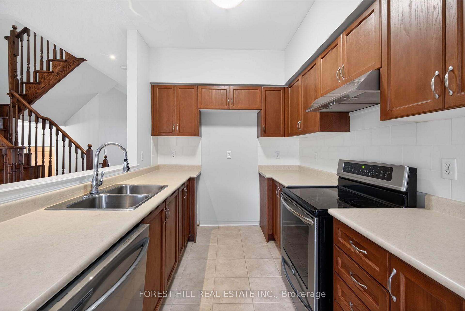 Photo 11 of 2537 Postmaster Drive, Oakville, Westmount — HOMEH