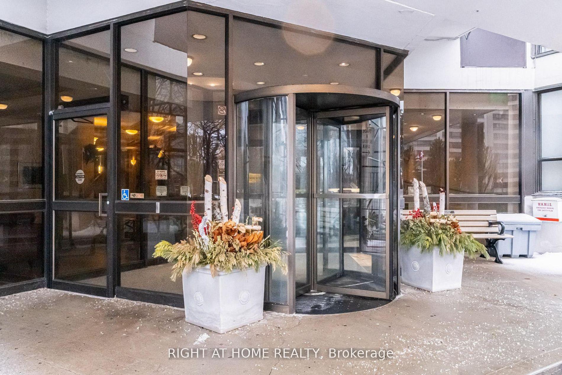 Photo 3 of Unit 606, 1333 Bloor Street E, Mississauga, Applewood — HOMEH