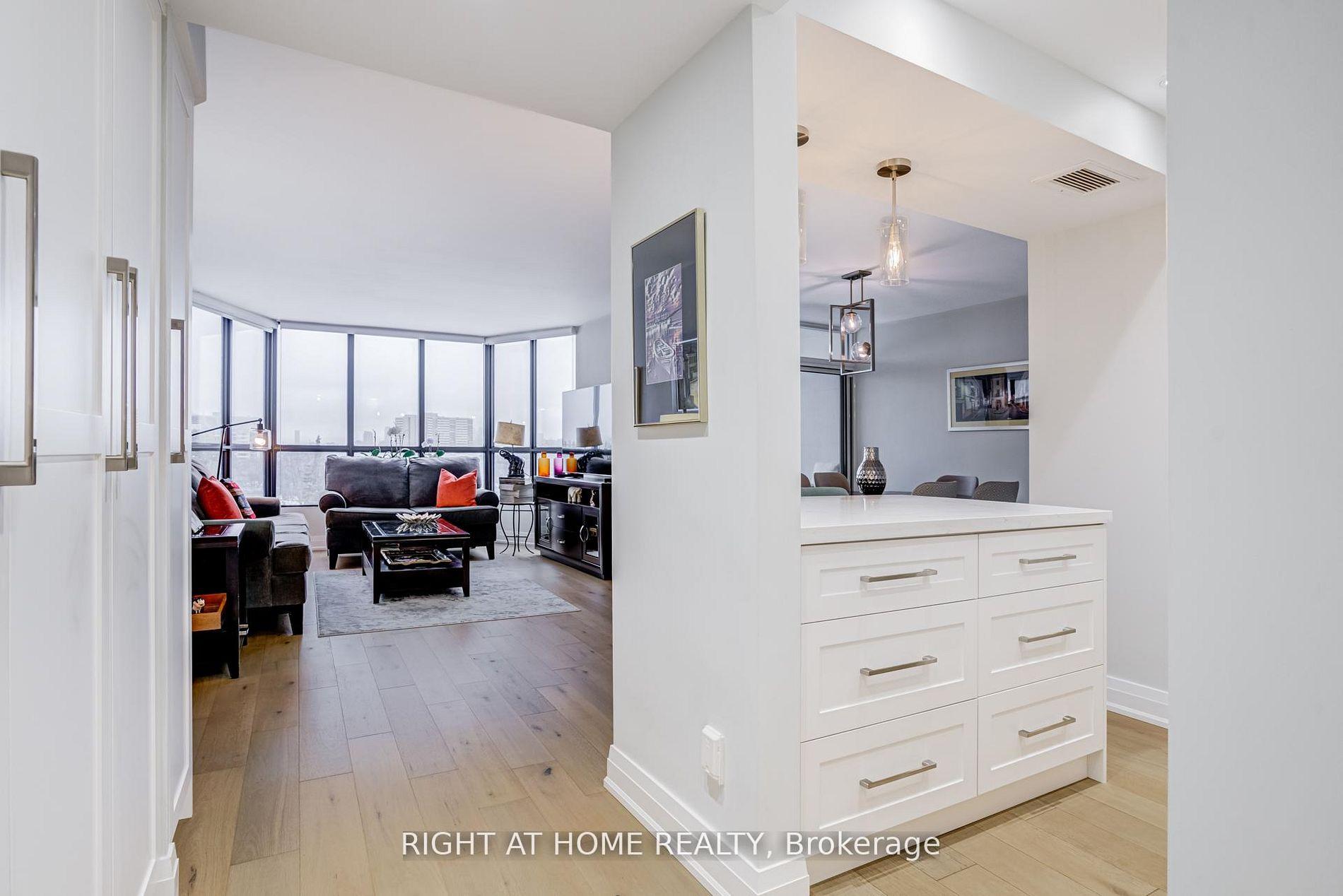 Photo 7 of Unit 606, 1333 Bloor Street E, Mississauga, Applewood — HOMEH