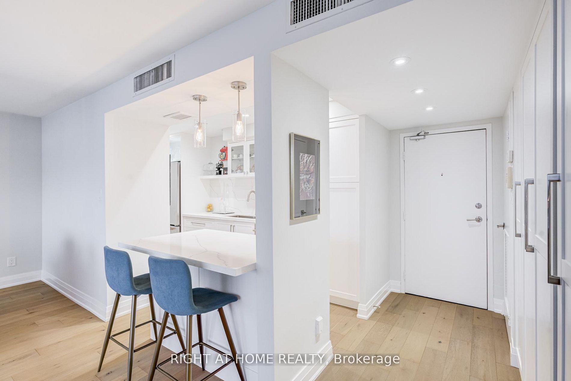 Photo 8 of Unit 606, 1333 Bloor Street E, Mississauga, Applewood — HOMEH