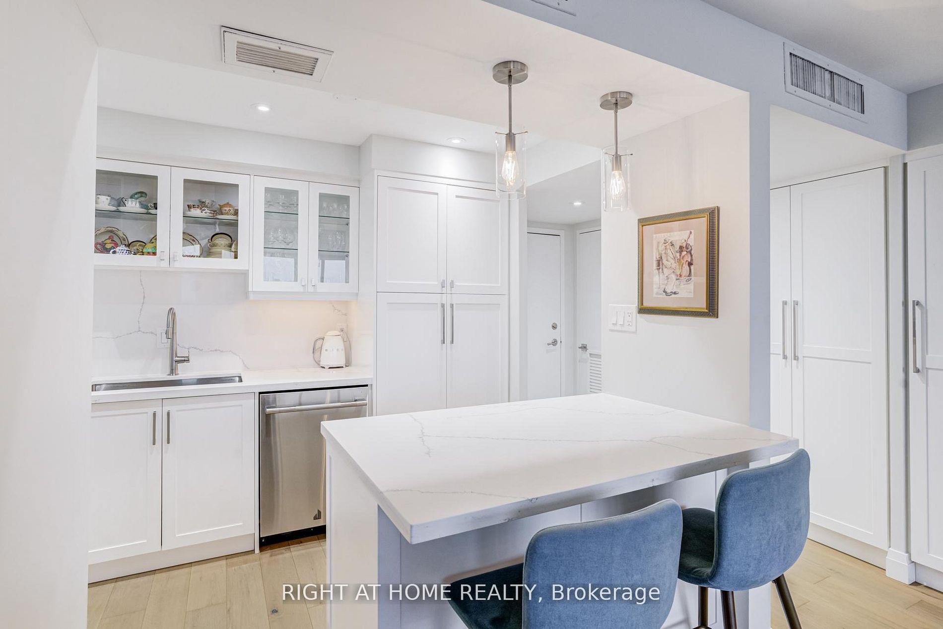 Photo 9 of Unit 606, 1333 Bloor Street E, Mississauga, Applewood — HOMEH