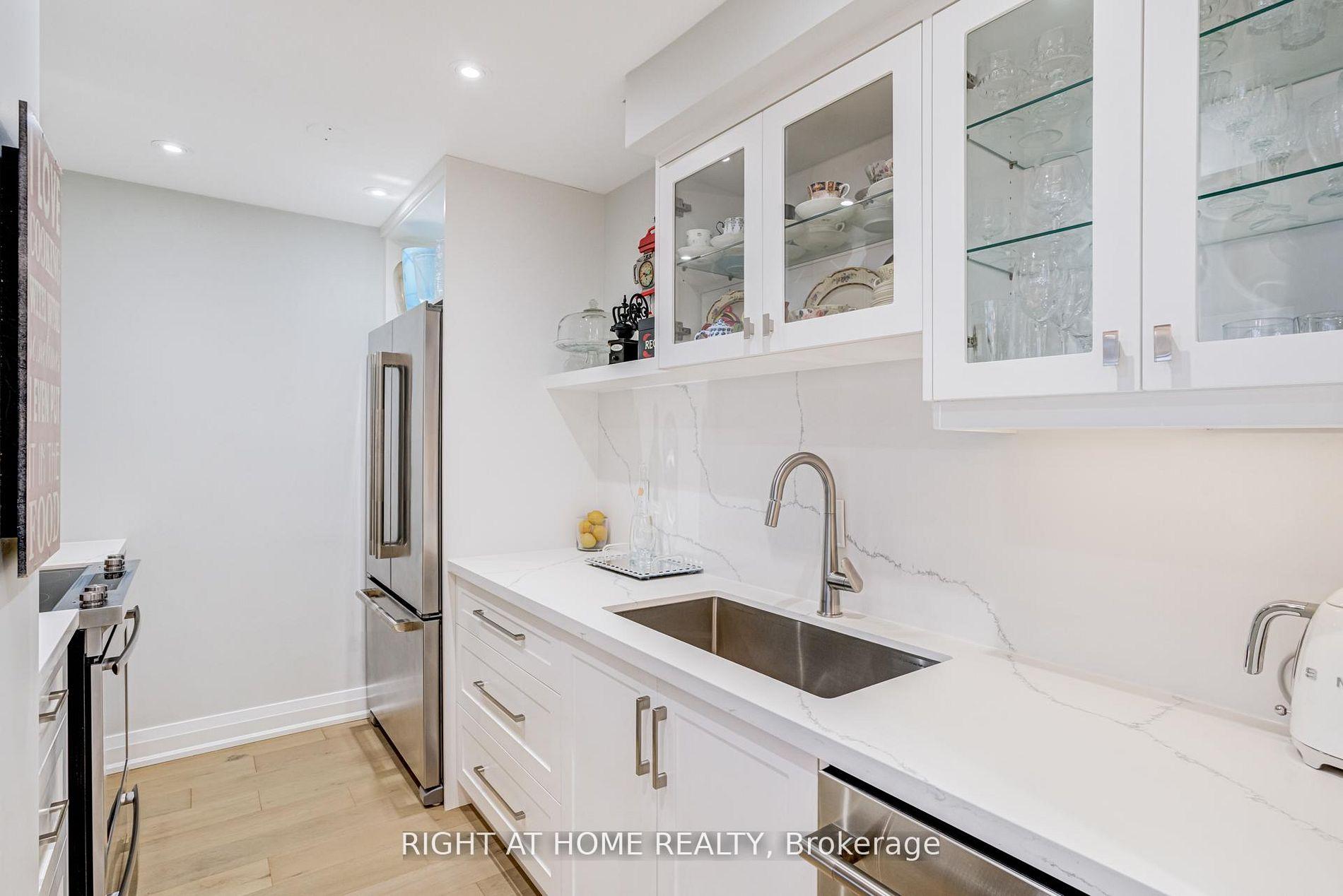 Photo 11 of Unit 606, 1333 Bloor Street E, Mississauga, Applewood — HOMEH