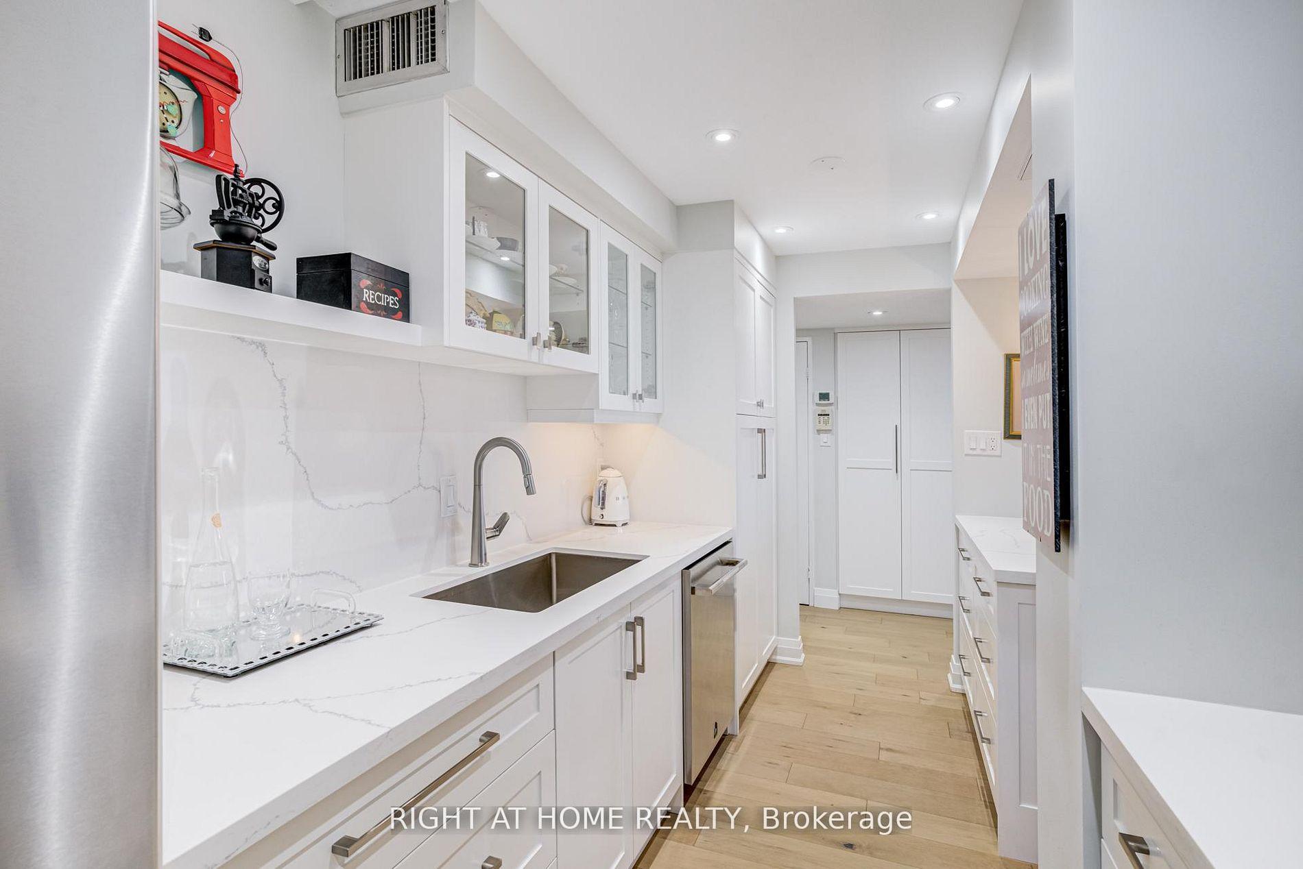 Photo 13 of Unit 606, 1333 Bloor Street E, Mississauga, Applewood — HOMEH