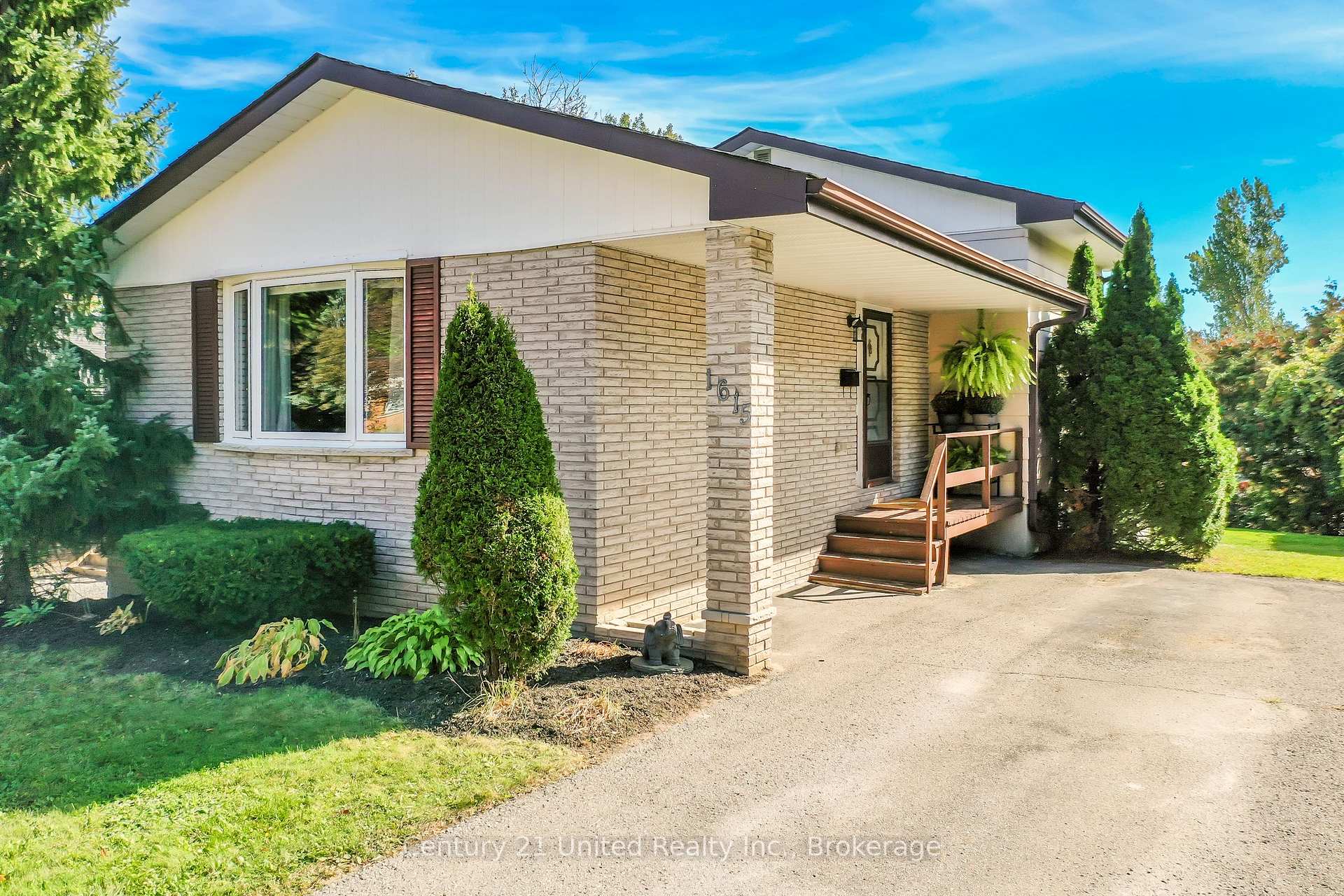 Photo 2 of 1615 Cherryhill Road, Peterborough, Monaghan Ward 2 — HOMEH