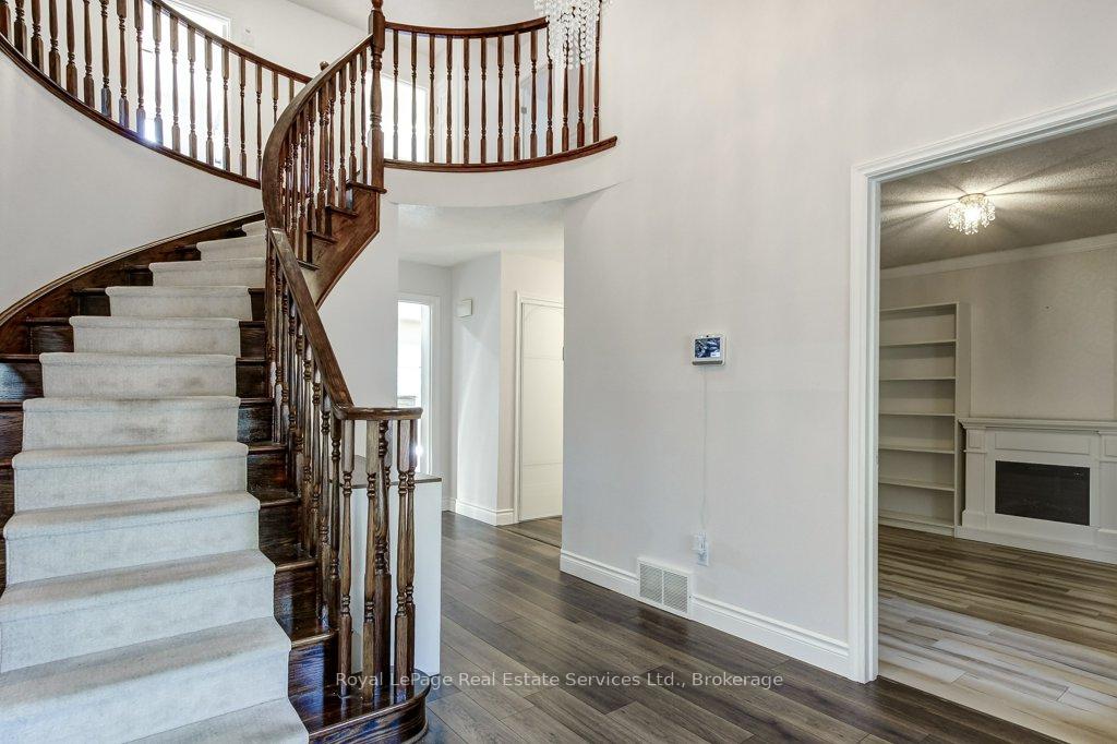 Photo 6 of 22 Daffodil Crescent, Hamilton, Iroquoia Heights — HOMEH