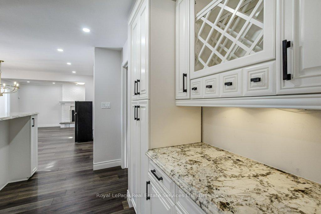 Photo 11 of 22 Daffodil Crescent, Hamilton, Iroquoia Heights — HOMEH